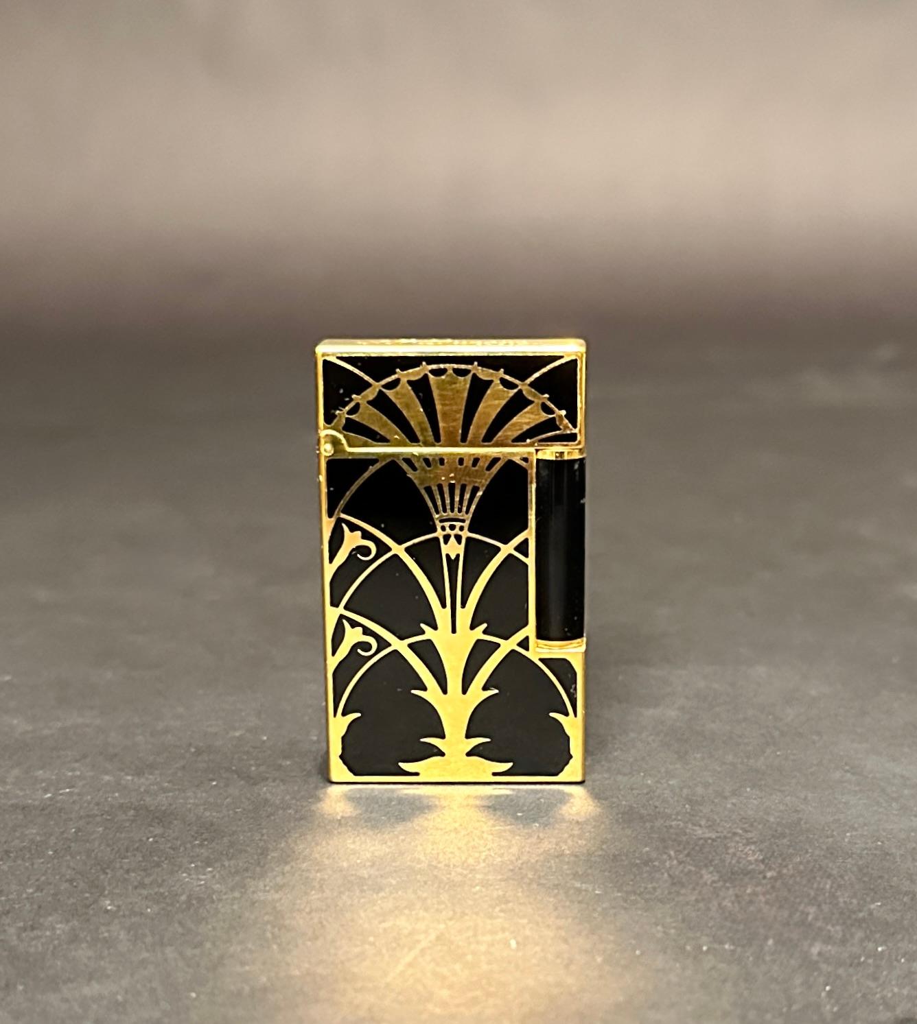 French Dupont Ligne 2 Lacquer American Art Deco (Chrysler Building) Lighter For Sale