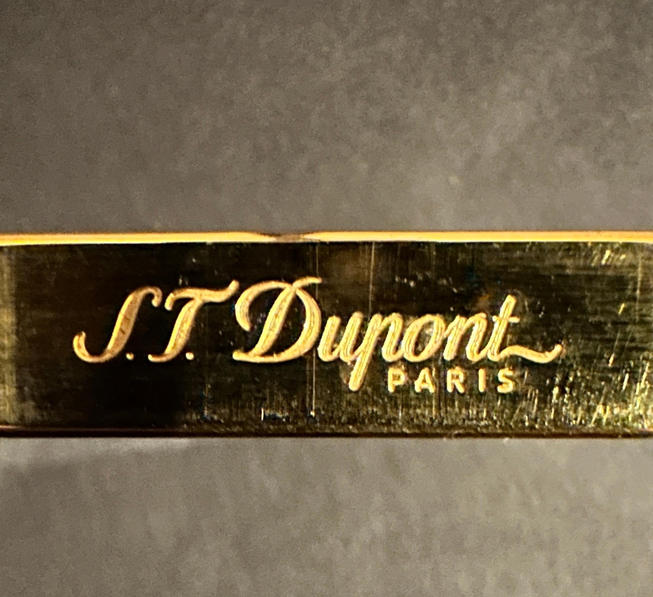 Dupont Ligne 2 Lacquer American Art Deco (Chrysler Building) Lighter In Good Condition For Sale In Norwood, NJ