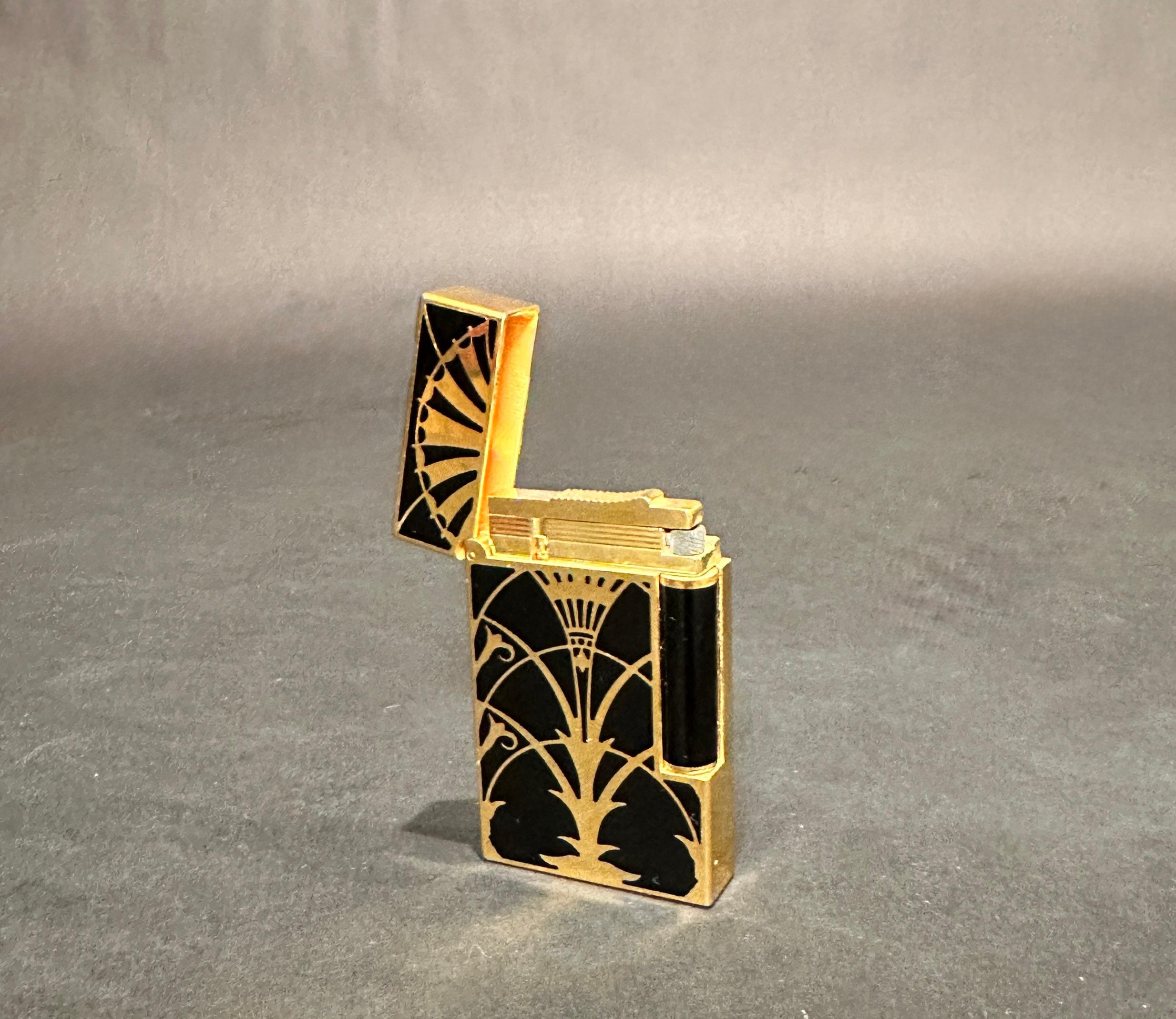 Dupont Ligne 2 Lacquer American Art Deco (Chrysler Building) Lighter For Sale 1