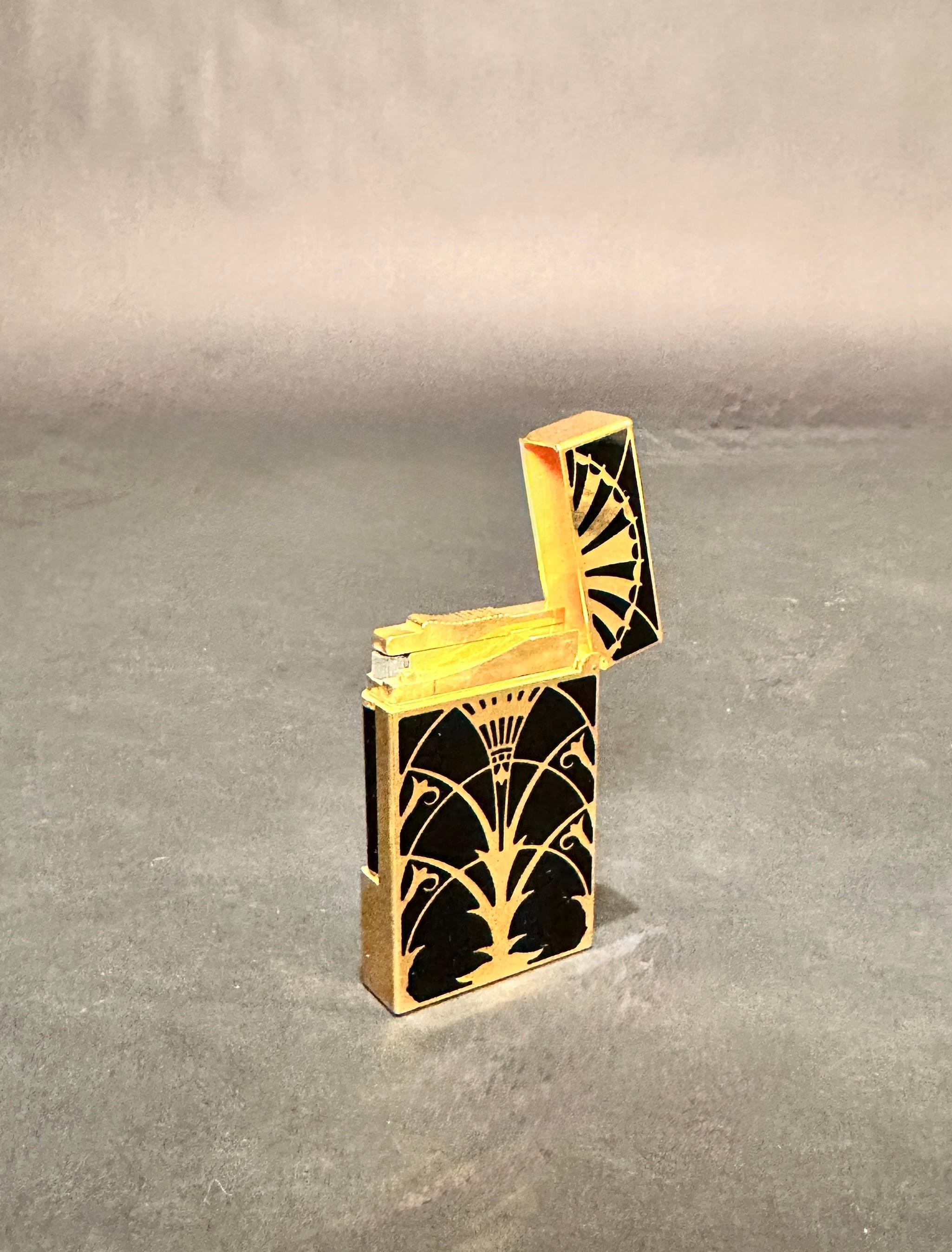 Dupont Ligne 2 Lacquer American Art Deco (Chrysler Building) Lighter For Sale 2