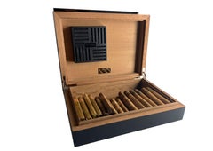 Humidificador Dupont Paris Madera de Cedro Lacado Negro con Acabados Cromados