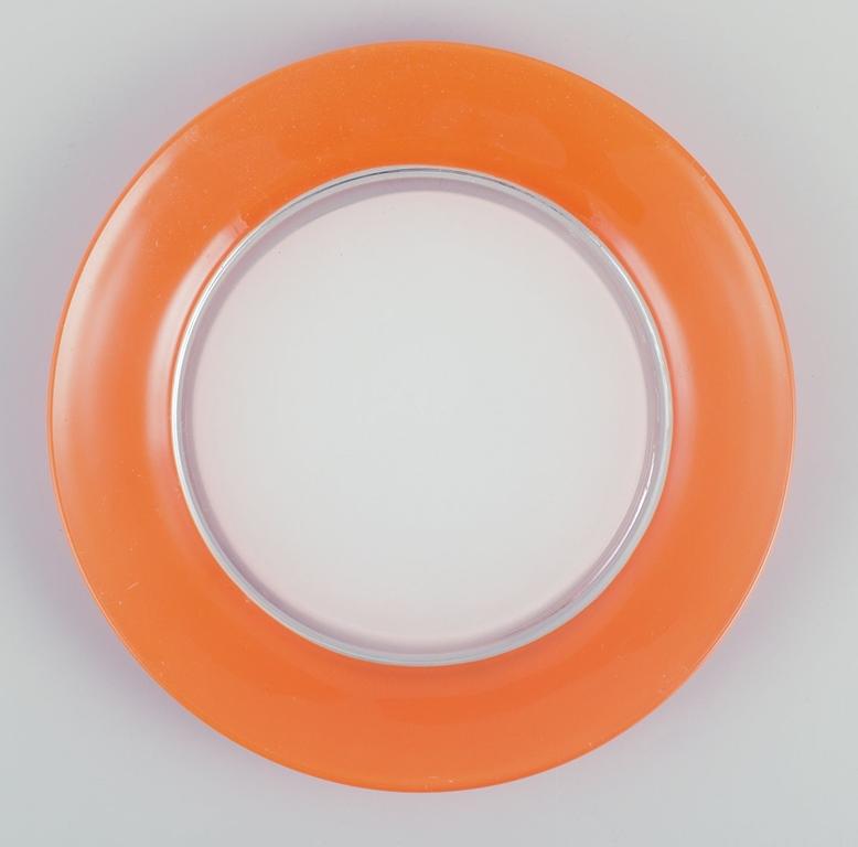Duralex, France.
A set of four art glass plates in orange and white glass.
1970s.
In excellent condition with minimal signs of use.
Marked: Duralex, Made in France.
Dimensions: D 23.0 cm.

Pre-owned goods are exempt from import duties for U.S.