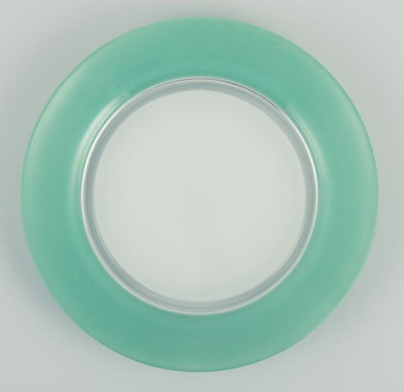 Duralex, Francia.
Juego de seis platos de vidrio artístico en vidrio amarillo, verde y blanco.
1970s.
En excelente estado, con mínimas señales de uso.
Marcado: Duralex, Fabricado en Francia.
Dimensiones: D 23,0 cm.

Los productos de segunda mano