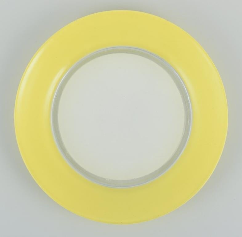 Duralex, Francia. Juego de seis platos de vidrio artístico en vidrio amarillo, verde y blanco. Francés en venta
