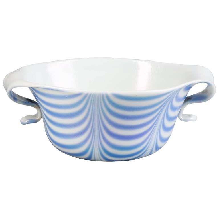 Durand Glass Bowl In Excellent Condition For Sale In New York, NY