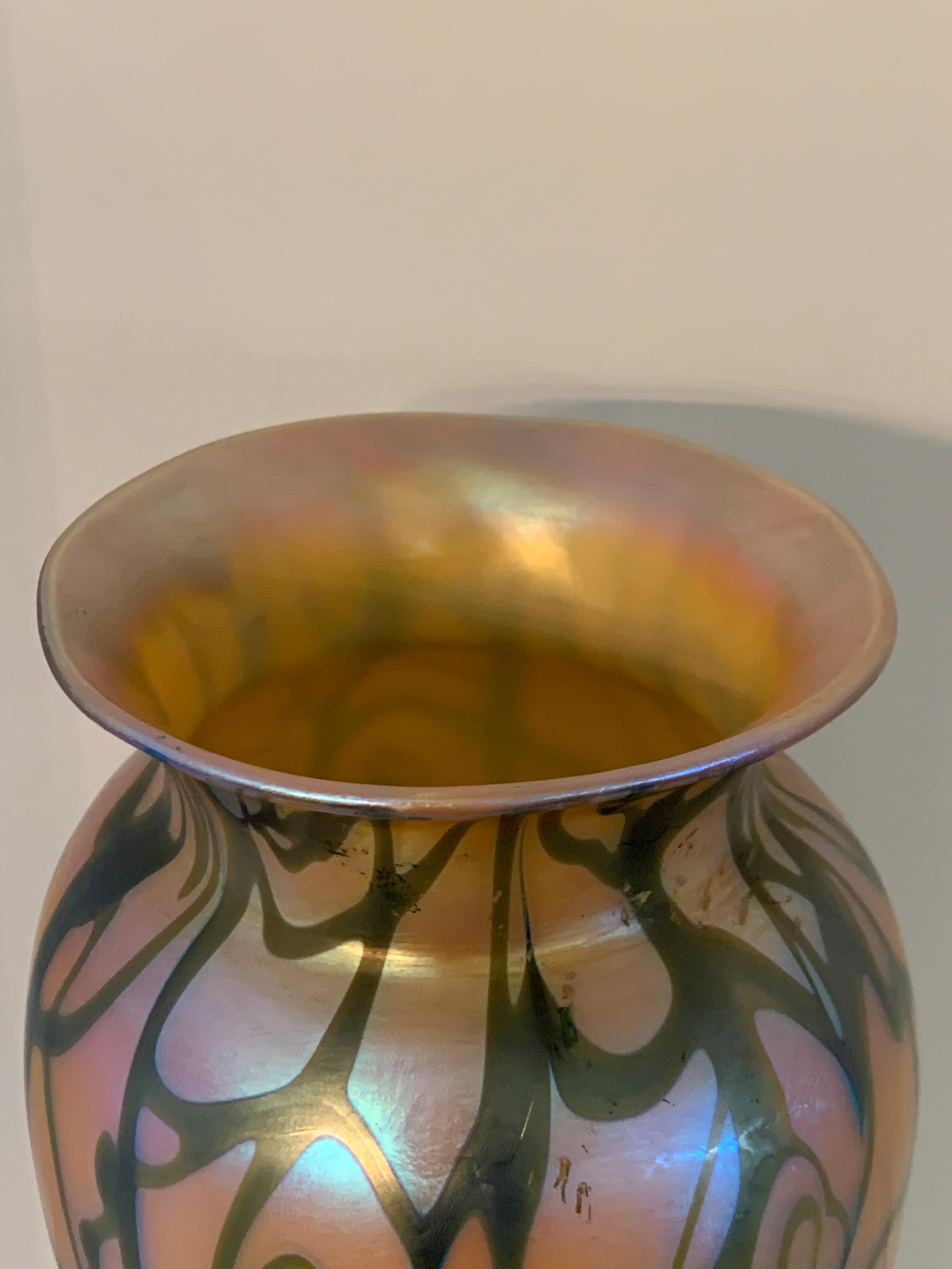 Vase en verre Durand King Tut Pattern État moyen - En vente à Palm Springs, CA