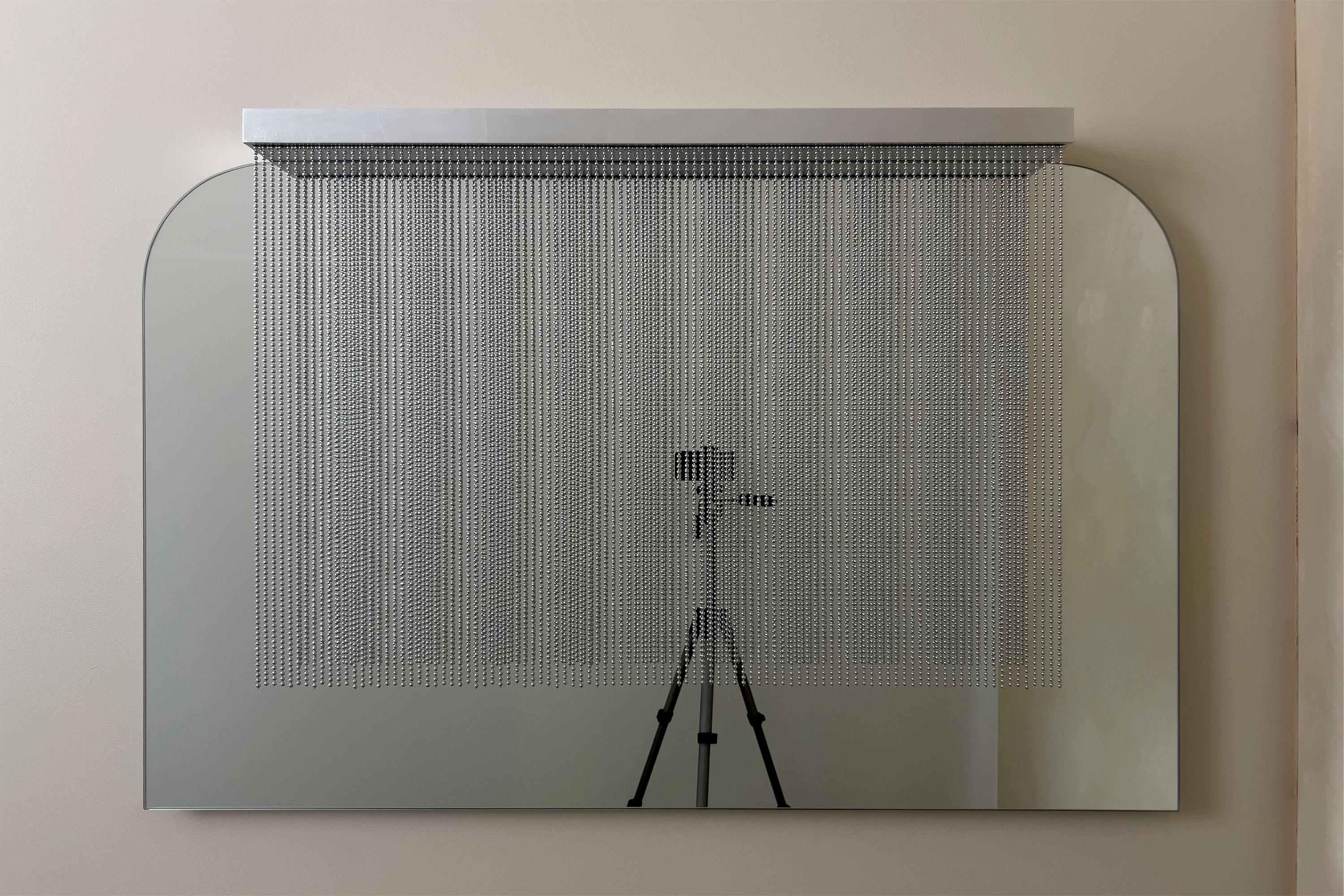 Noirci Miroir mural Purdah avec voile / laiton satiné + feuille d'or par INDO- en vente