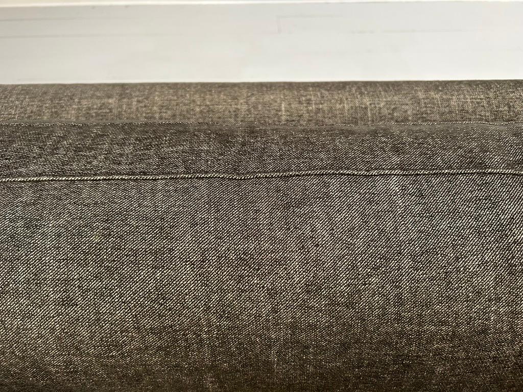 Duresta For Matthew Williamson “Minnelli” 2.5-Seat Sofa – In Brown Woven Linen For Sale 9
