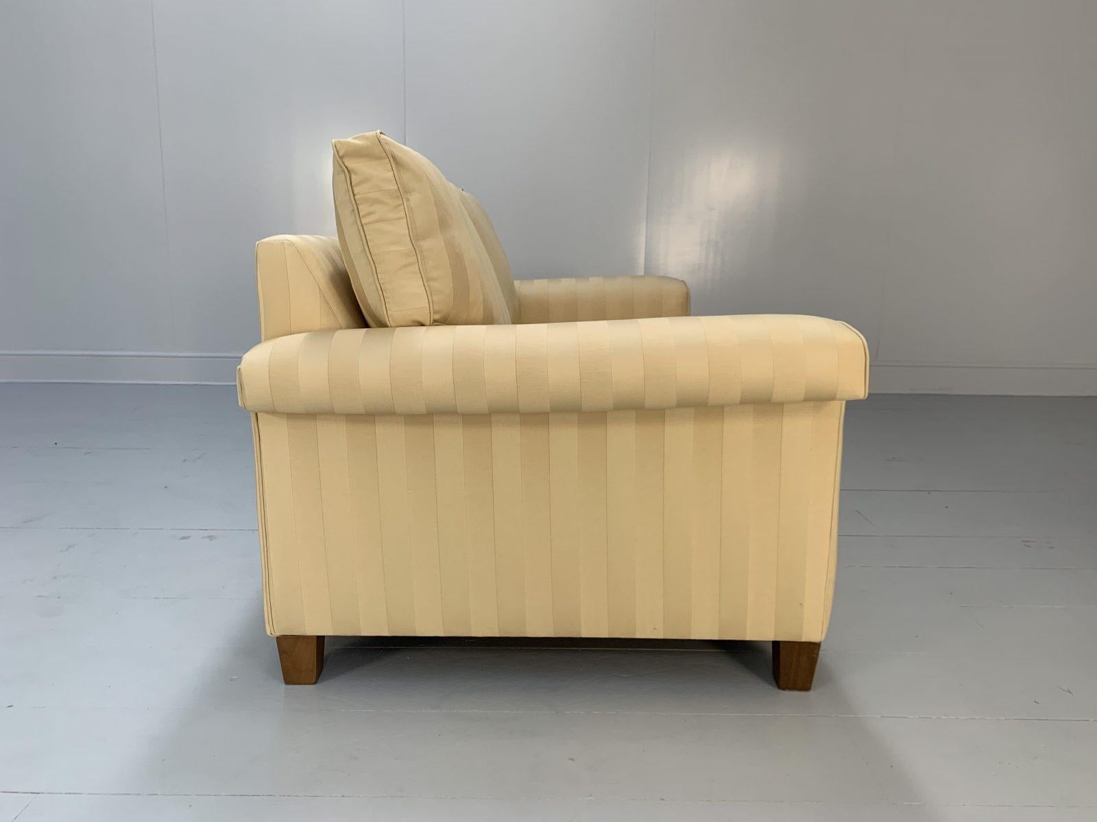 Duresta “Gabrielle” 2.5-Seat Sofa – In Gold Stripe Fabric In Good Condition For Sale In Barrowford, GB