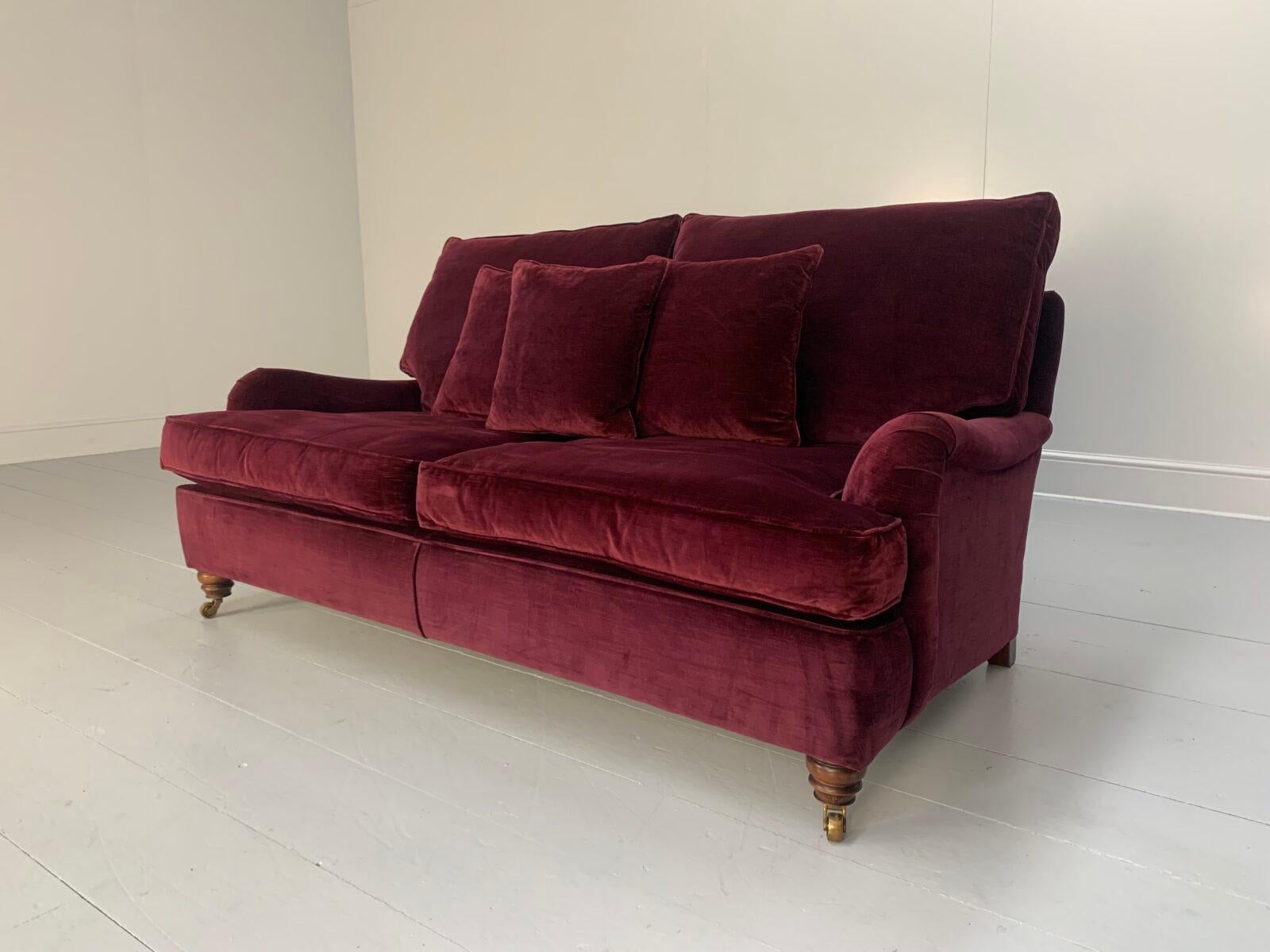 Hello Friends, and welcome to another unmissable offering from Lord Browns Furniture, the UK’s premier resource for fine Sofas and Chairs.

On offer on this occasion is a superb, majestic Duresta “Lansdowne” 2-Seat Sofa, dressed in their stunning,