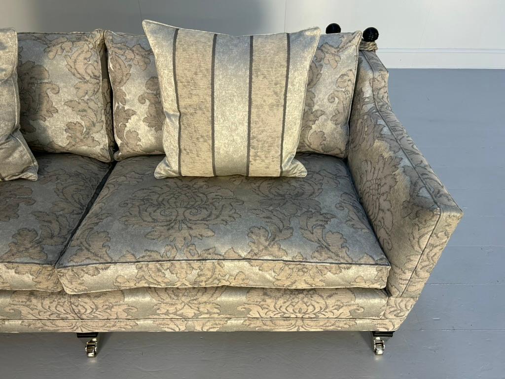 Canapé et fauteuil Trafalgar de Duresta en damas métallique en vente 5