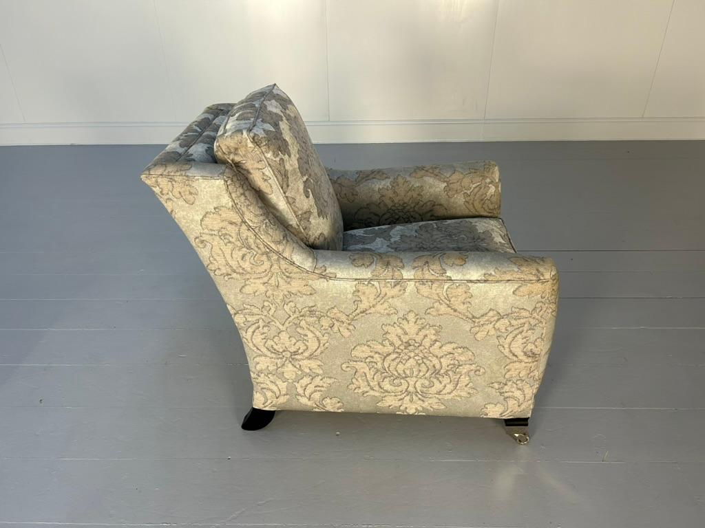 Canapé et fauteuil Trafalgar de Duresta en damas métallique en vente 7