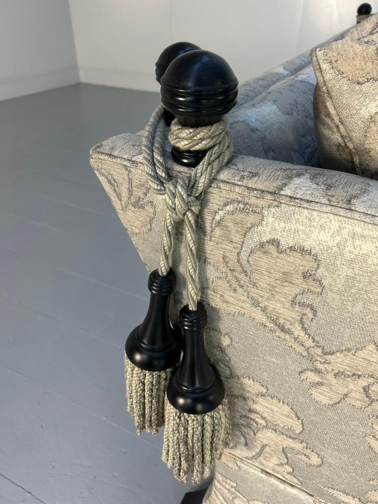 Canapé et fauteuil Trafalgar de Duresta en damas métallique en vente 8