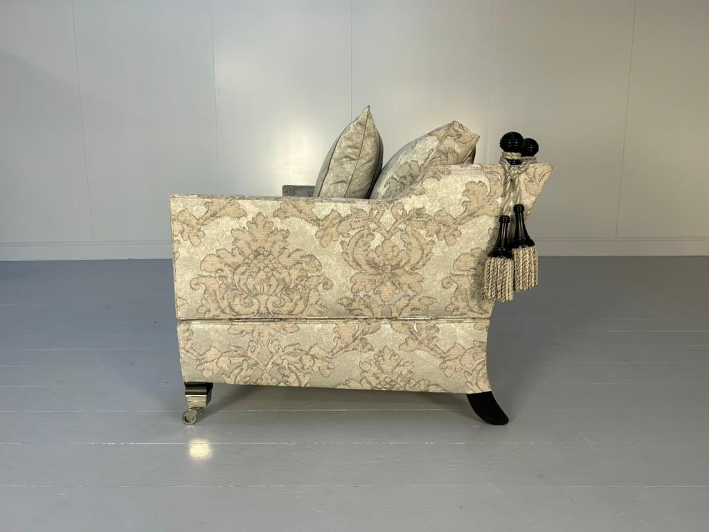 Canapé et fauteuil Trafalgar de Duresta en damas métallique en vente 12