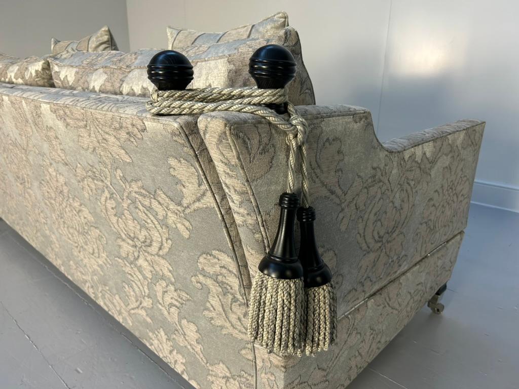 Canapé et fauteuil Trafalgar de Duresta en damas métallique en vente 2