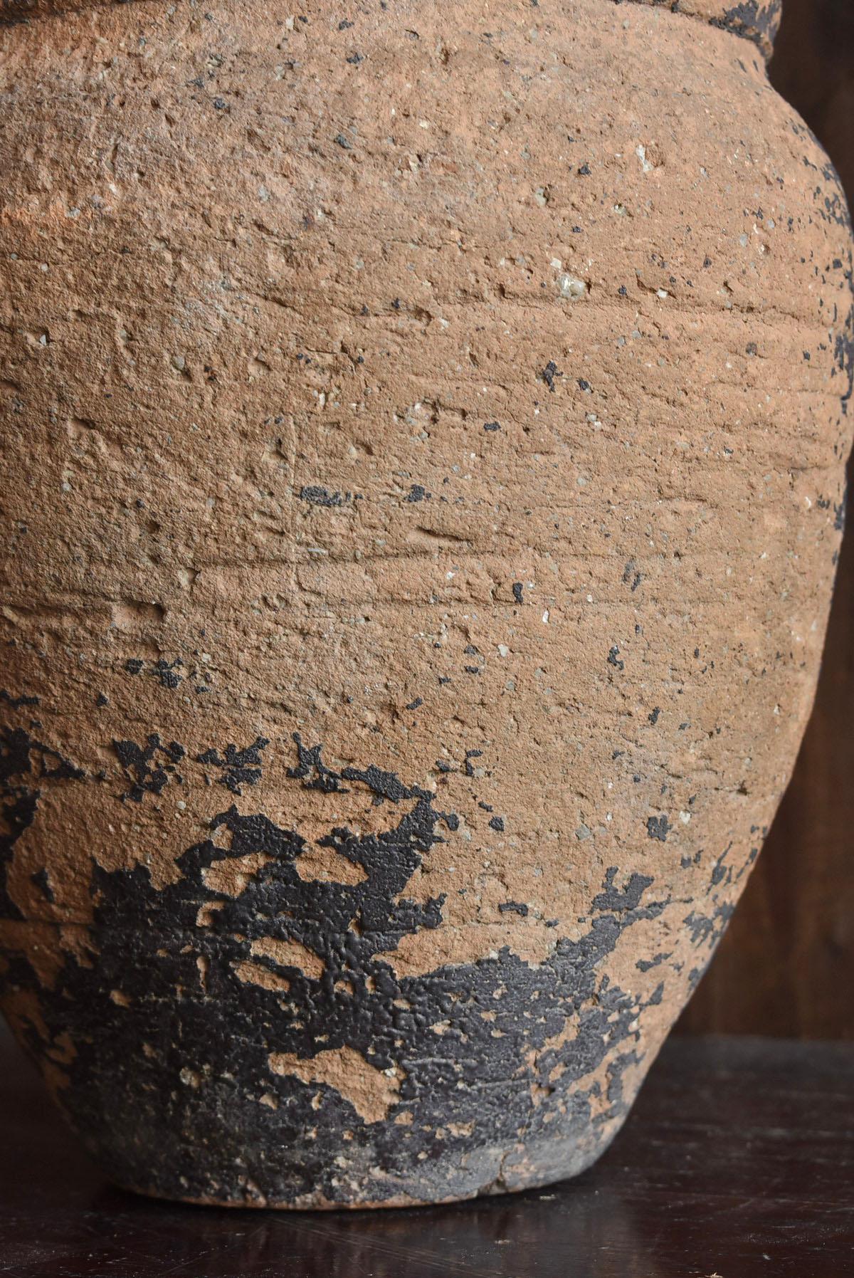 During the Edo Period in Japan Antique Jar /Shigaraki Ware Pot / 1600-1700 In Good Condition In Sammu-shi, Chiba