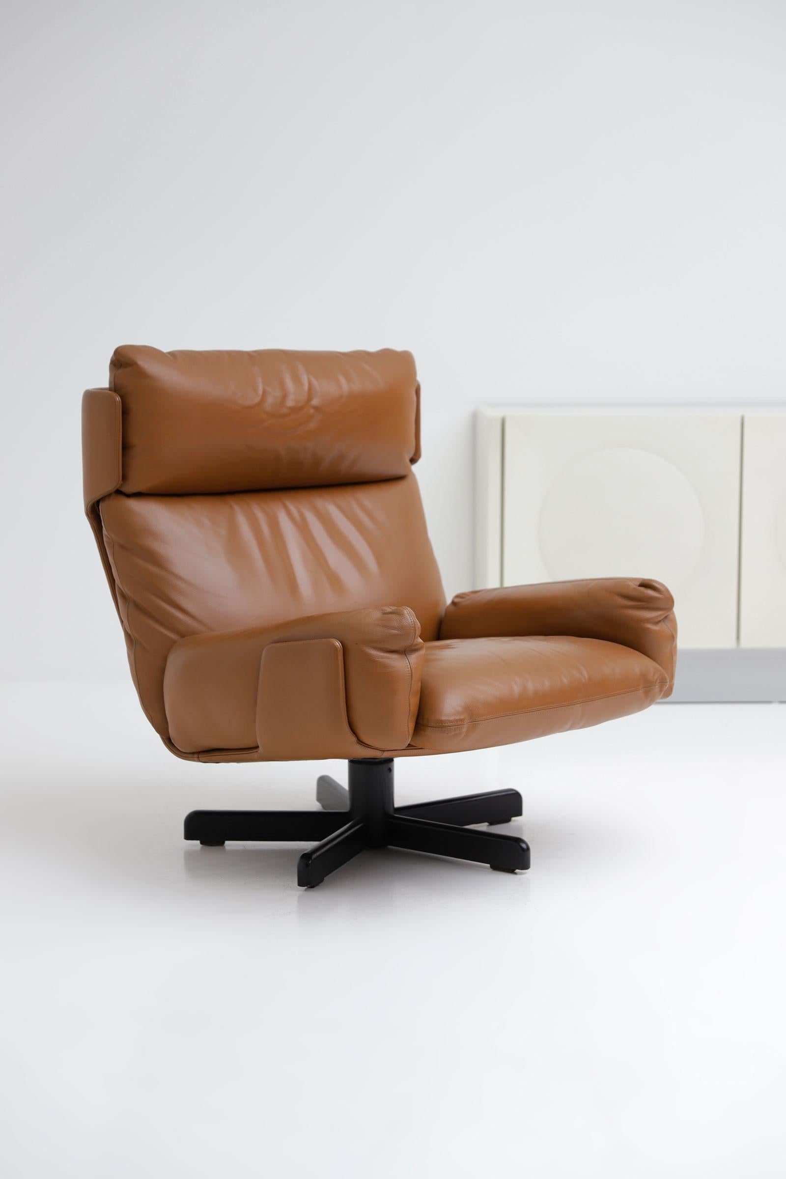 Modern Durlet Lounge Chair 1976 Heiner Golz with Wood Base and Leather Seat For Sale
