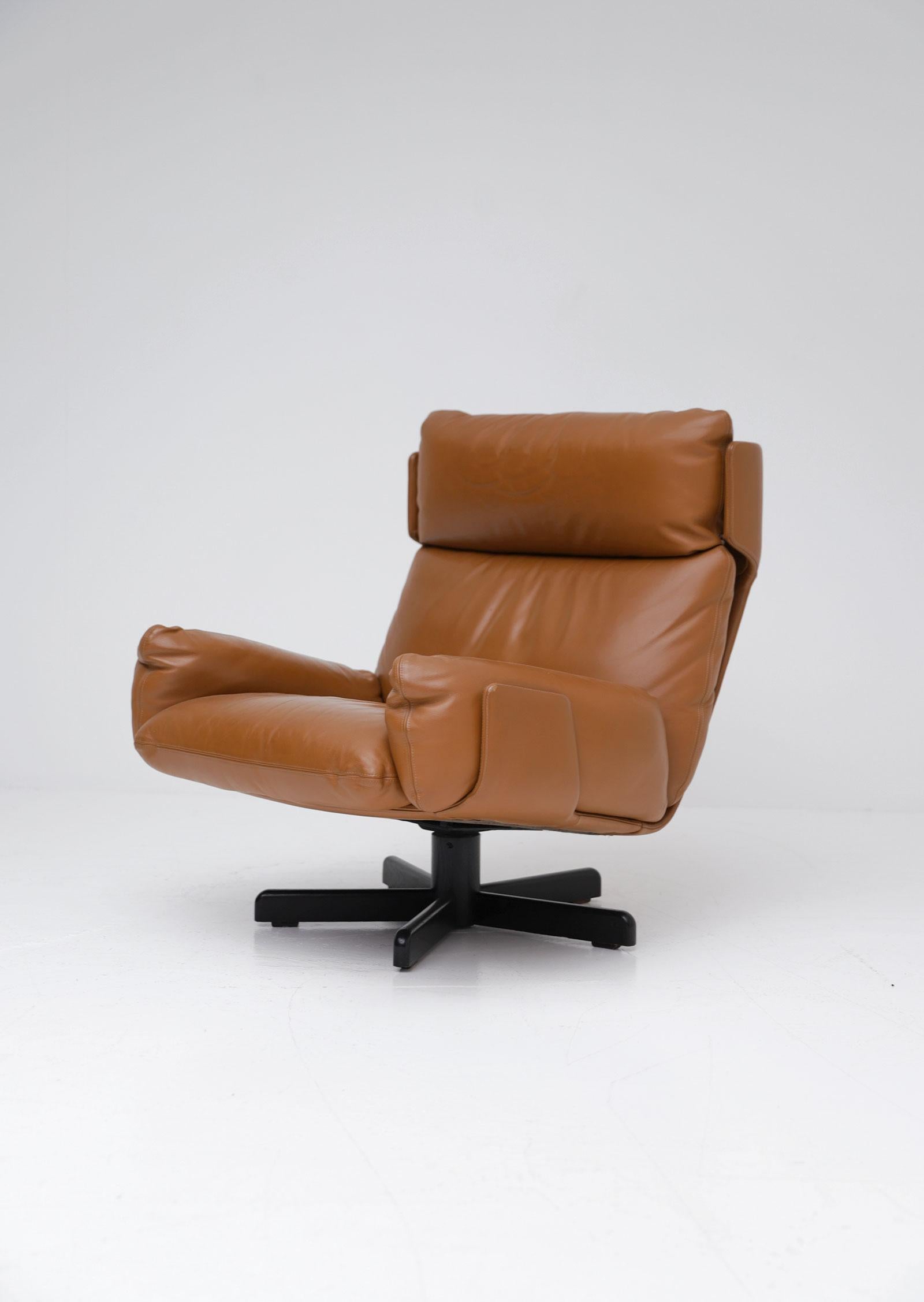 Durlet Lounge Chair 1976 Heiner Golz with Wood Base and Leather Seat For Sale 3