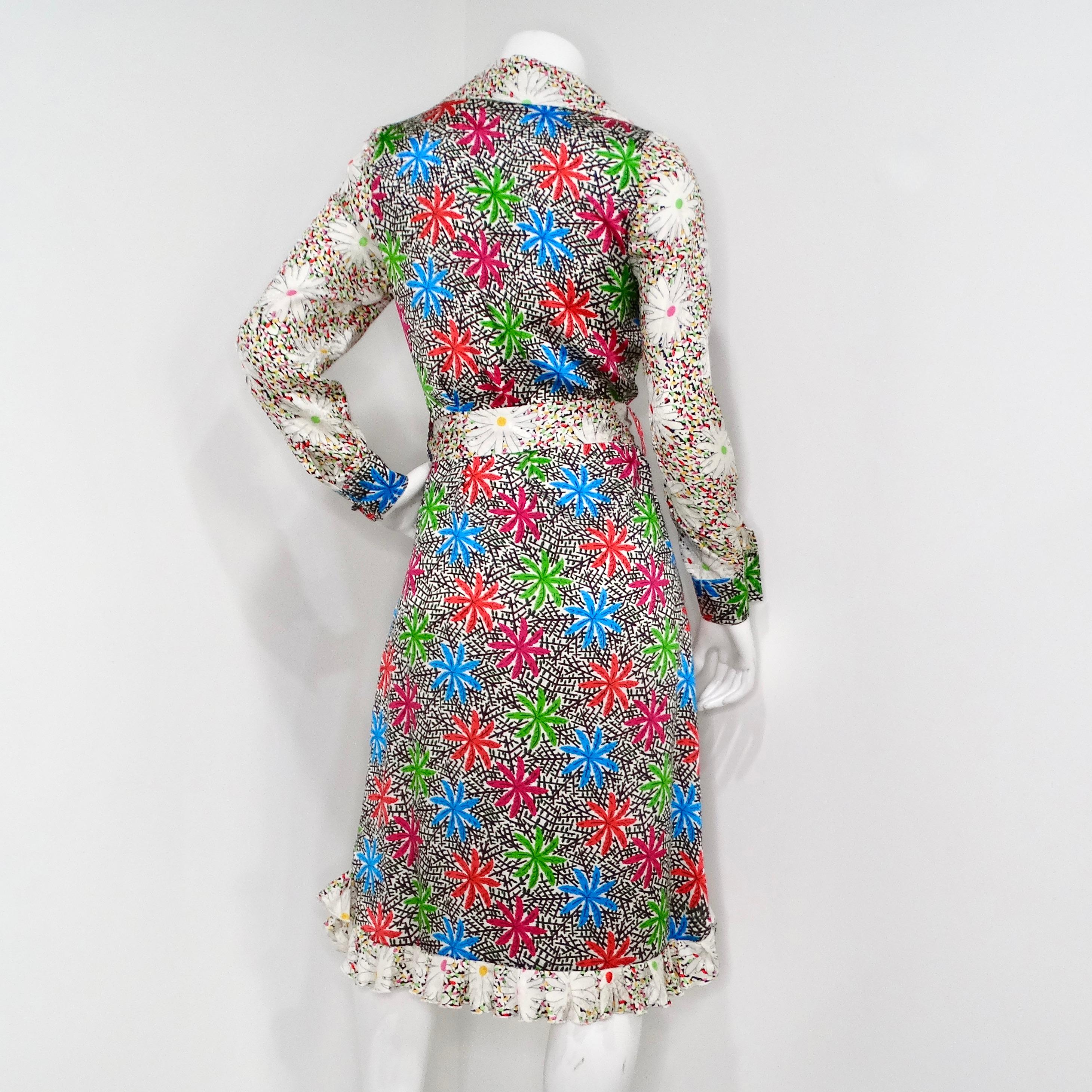 Duro Olowu's Bright Flower Print Long Sleeve Belted Button-Up Dress is a statement piece. The vibrant floral print, a signature Olowu element, is exquisitely detailed. The long sleeves add a touch of sophistication, while the belted waist creates a