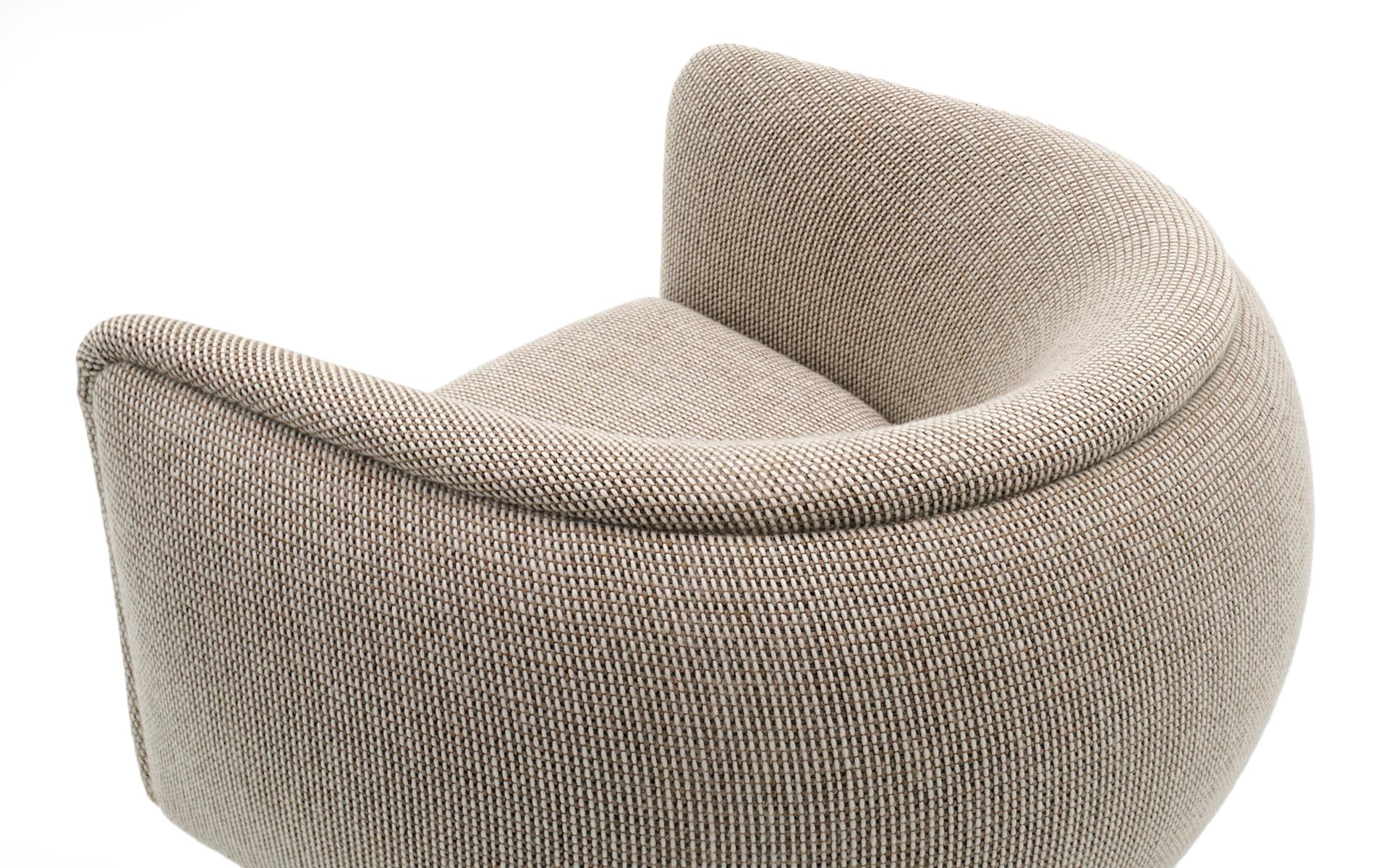 D'urso Swivel Lounge Chair for Knoll, Neutral Upholstery with Chrome Tulip Base 2