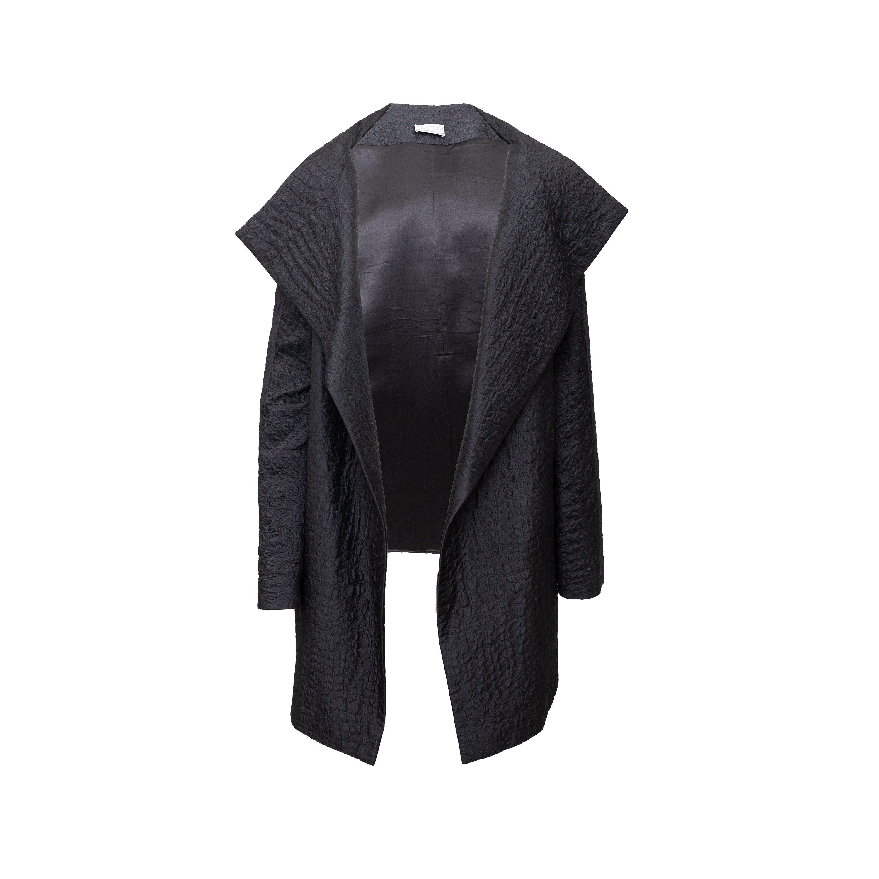Crafted from a luxurious blend of silk and cotton, the Dušan Textured Jacket boasts a unique reptile skin pattern. Designed with an asymmetric, loose fit and lined for added comfort, this stylish jacket is perfect for layering with mid-season