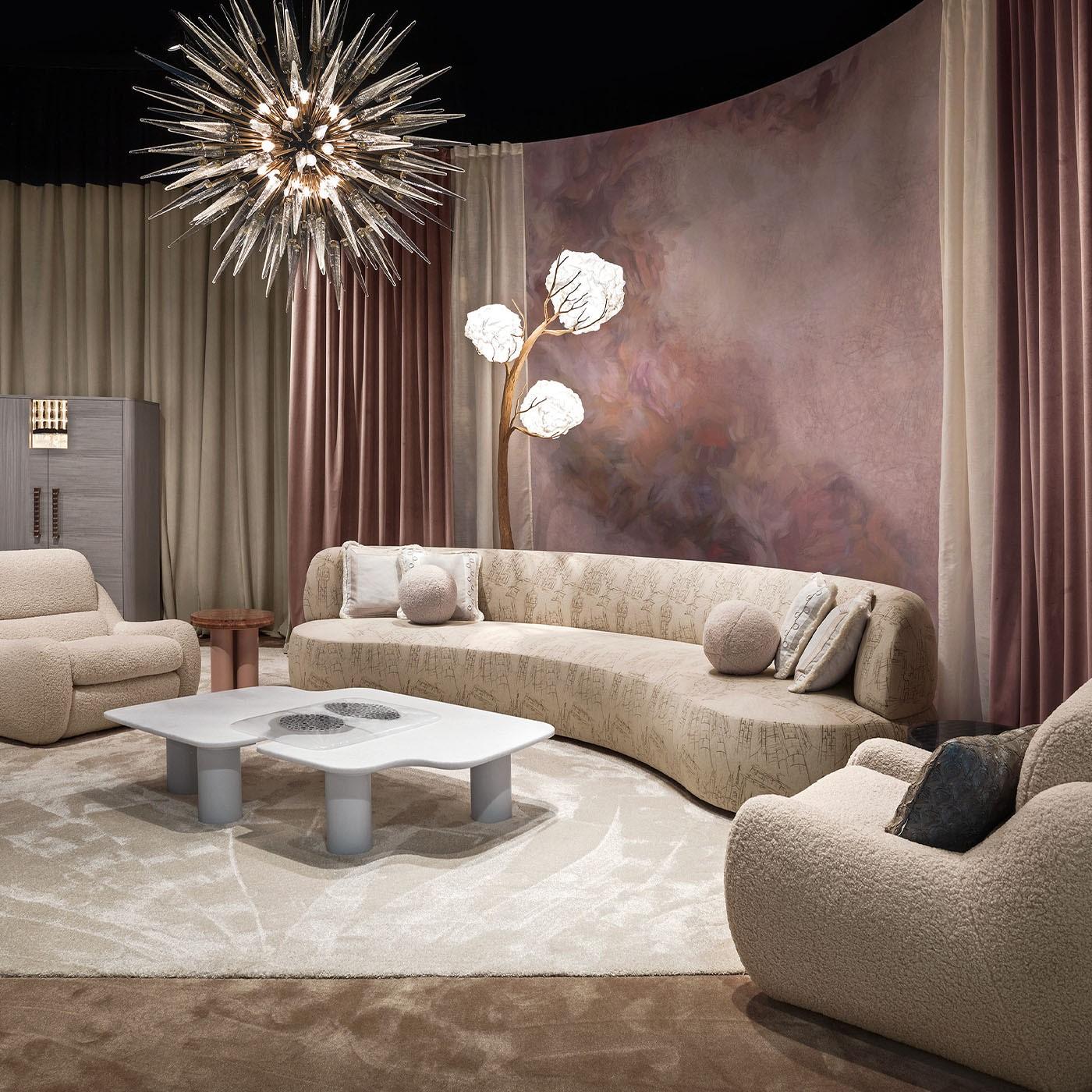 Italian Sofa Duse Cityscape brodé en tissu beige en vente