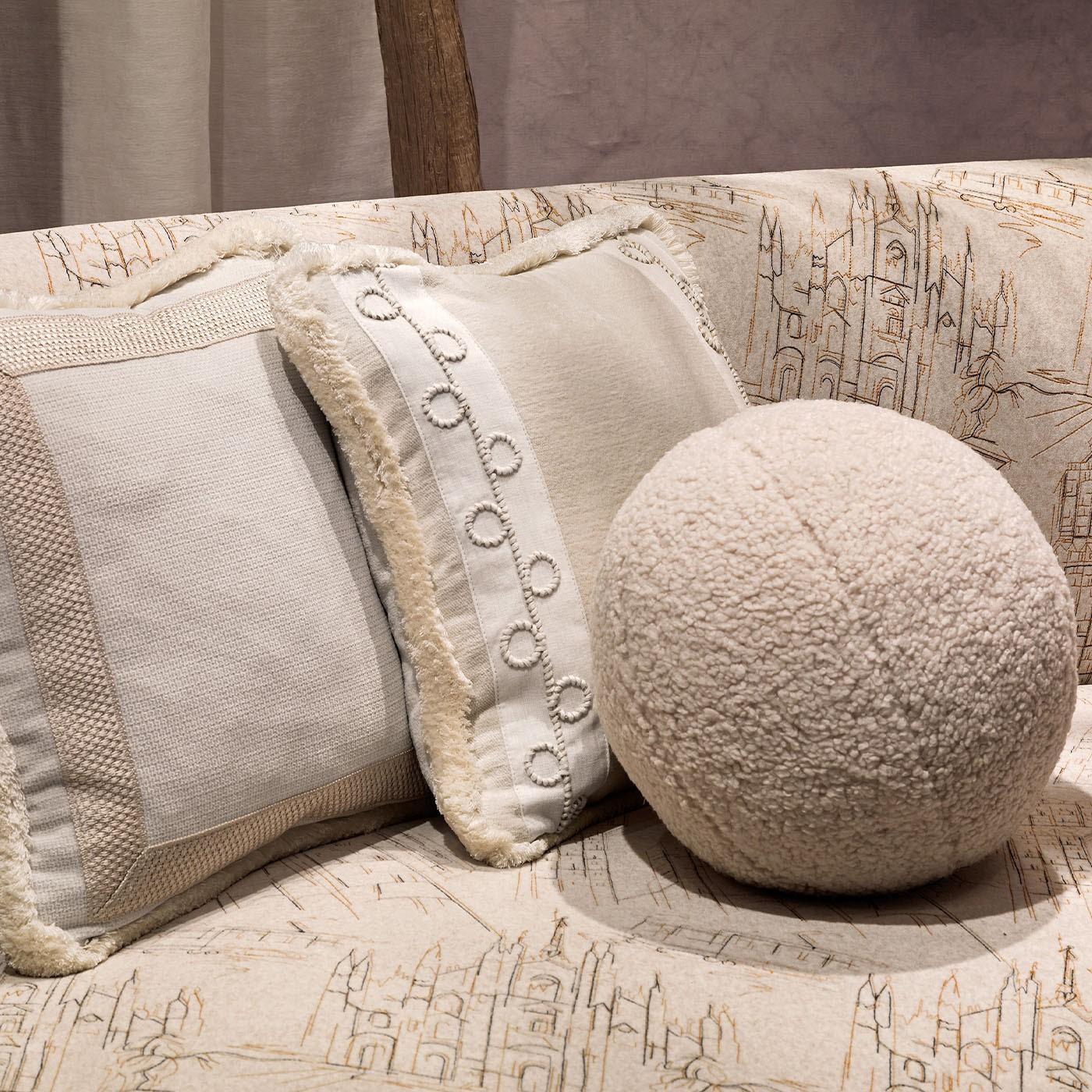 Sofa Duse Cityscape brodé en tissu beige Neuf - En vente à Milan, IT