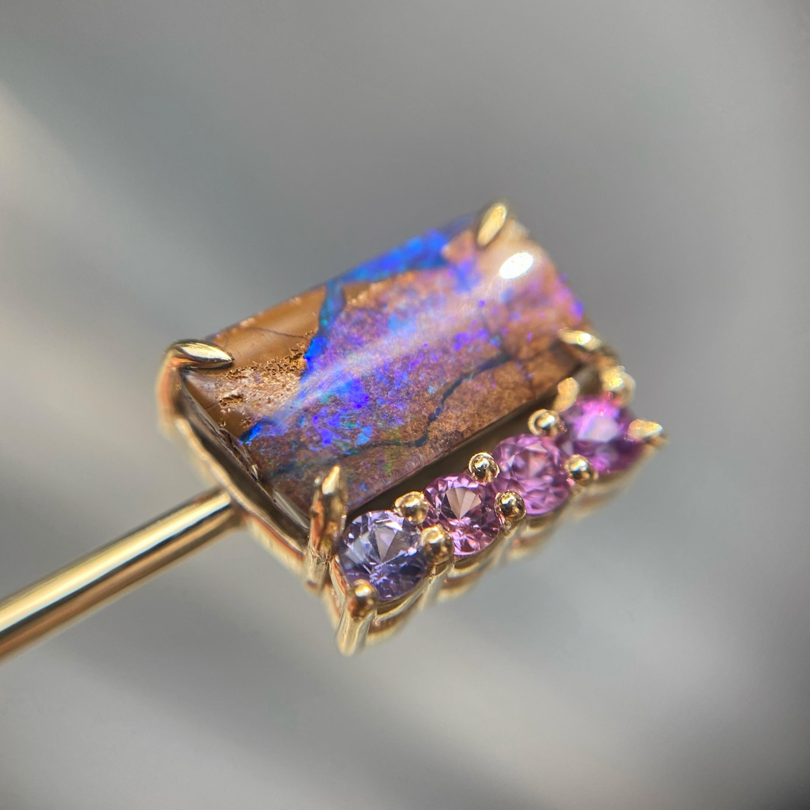 Dusk to Dreams Tropfenohrringe aus Gold mit Saphir und lila Opal von NIXIN Jewelry im Angebot 1