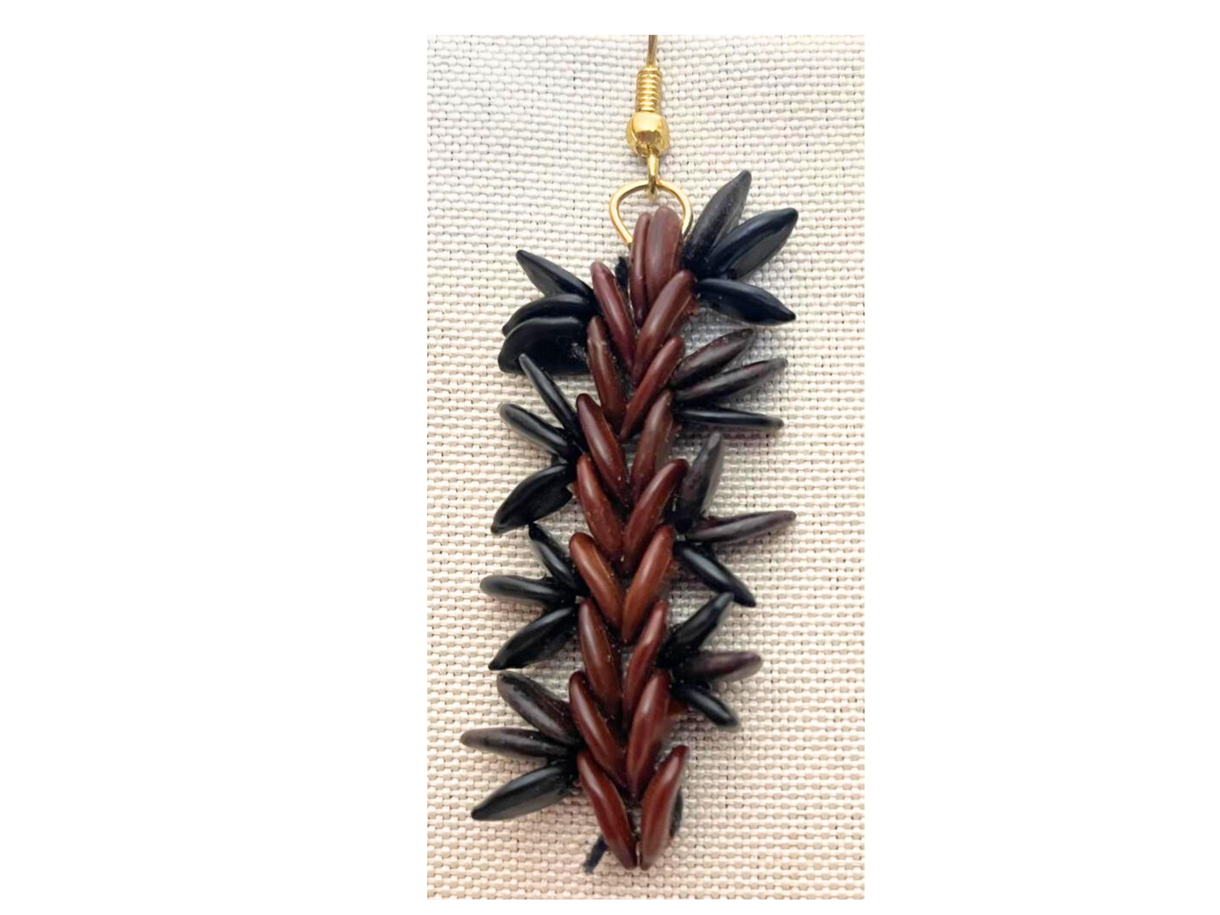 Introducing the Botanique Dusky Petals Earring —a masterpiece of heritage ware meticulously handcrafted from wild tamarind seeds. The brown seeds form a floral-like structure with black accents on the edges, giving a more compact, flower-petal look,