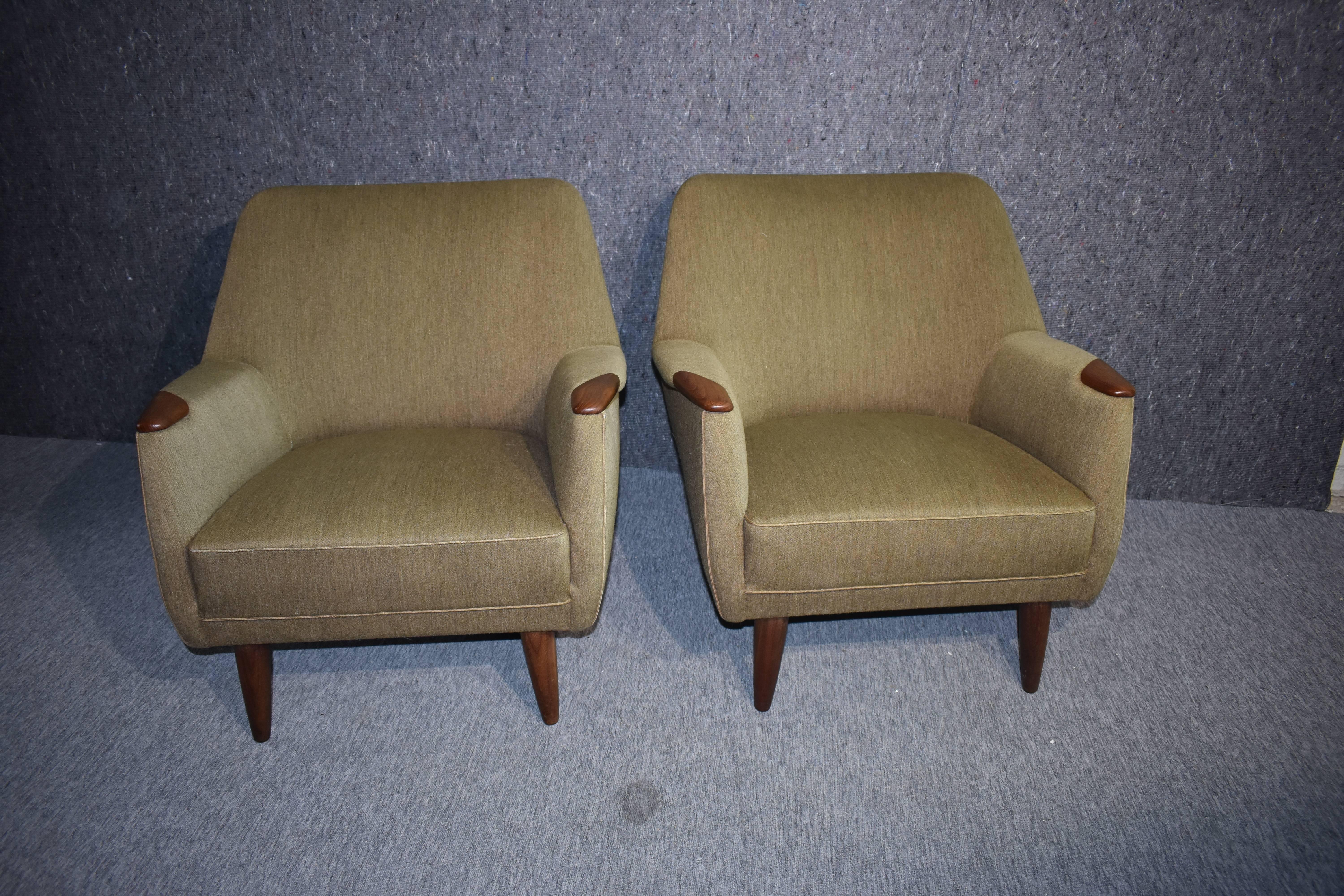 Set of two lounge chairs for the living room, designed by Kurt Østervig, the upholstery is in Greenland wool. The chairs has 
