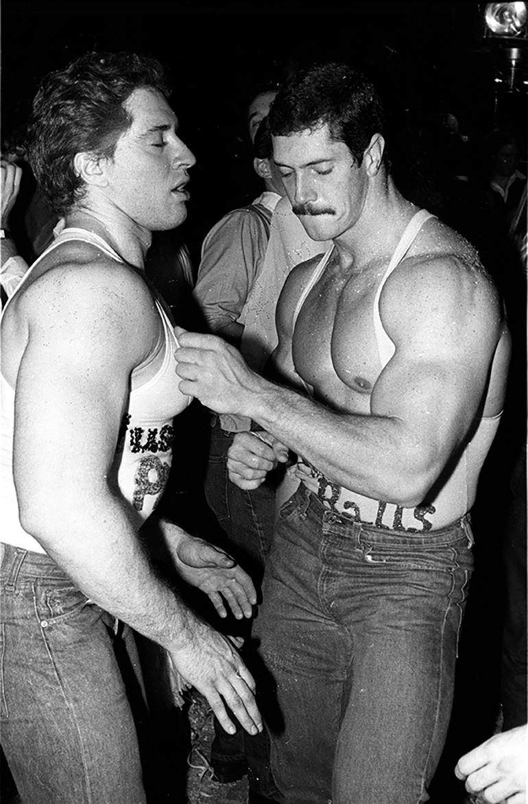 Colt Studios Model Big Max y amante, Studio 54, 1980. - Black and White Photograph Negro de Dustin Pittman