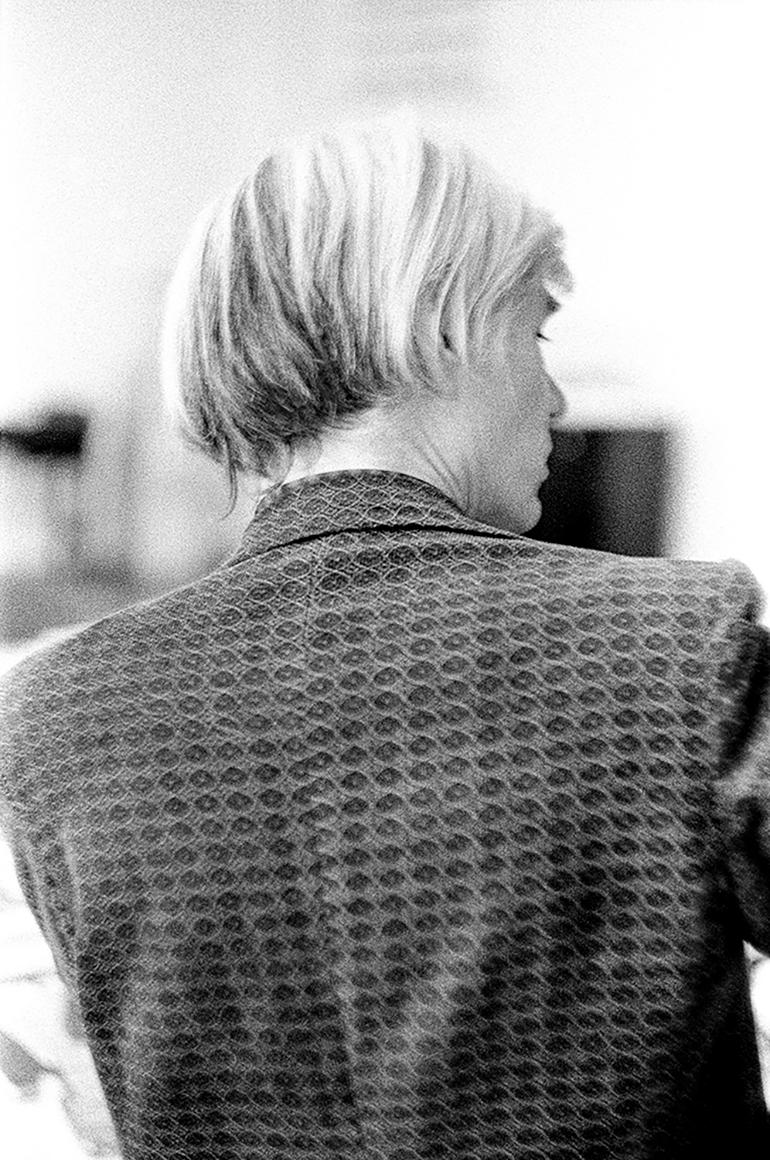 Warhol, La Fábrica, 33 Union Square West, 1970. - Black and White Photograph Gris de Dustin Pittman