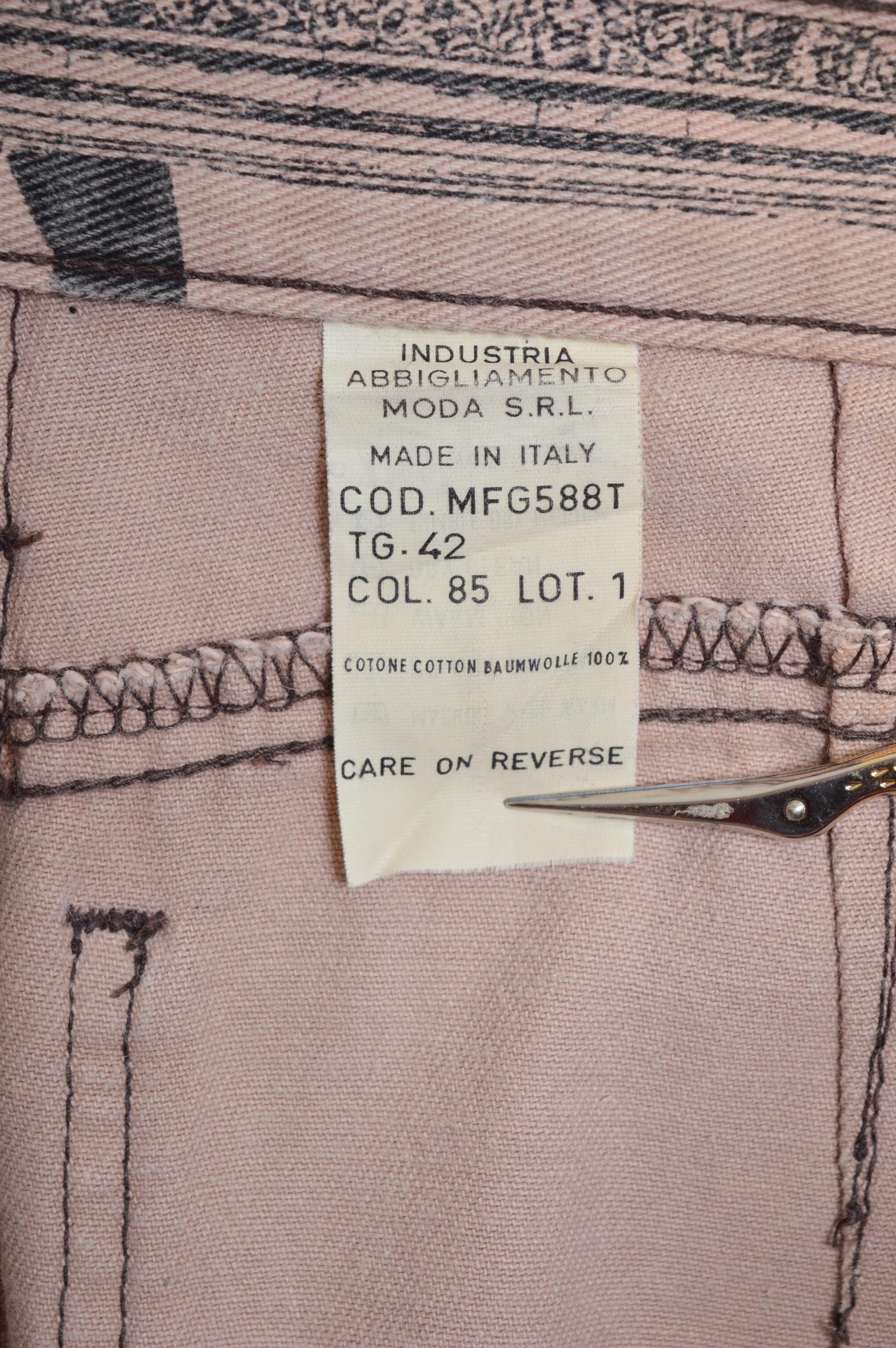 Staubiges Rosa 90er MOSCHINO Italienisch Antik Muster Ätzen Denim-Rock im Angebot 9