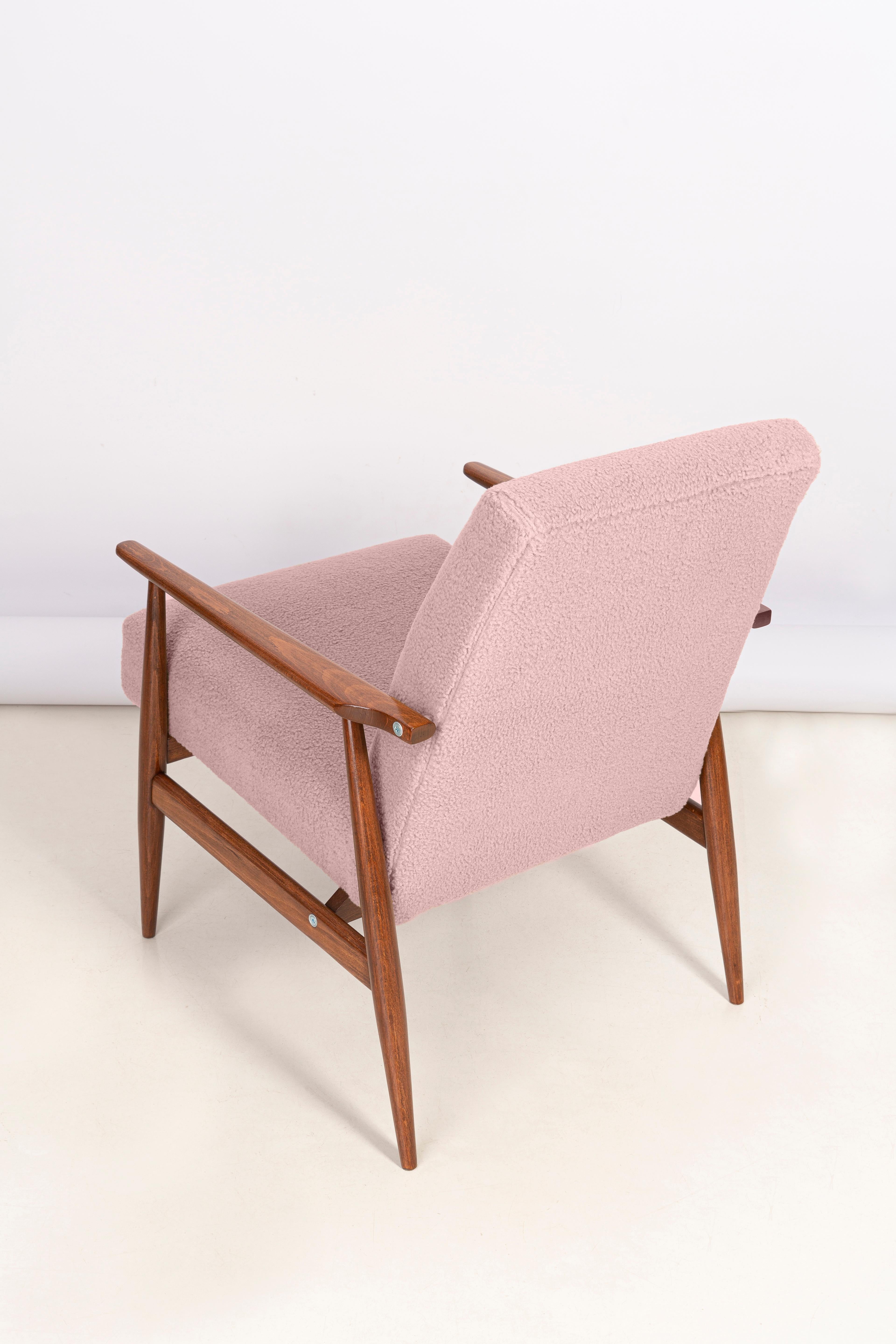 Dusty Pink Bouclé Dante Armchair, H. Lis, Europe, 1960s In Excellent Condition For Sale In 05-080 Hornowek, PL
