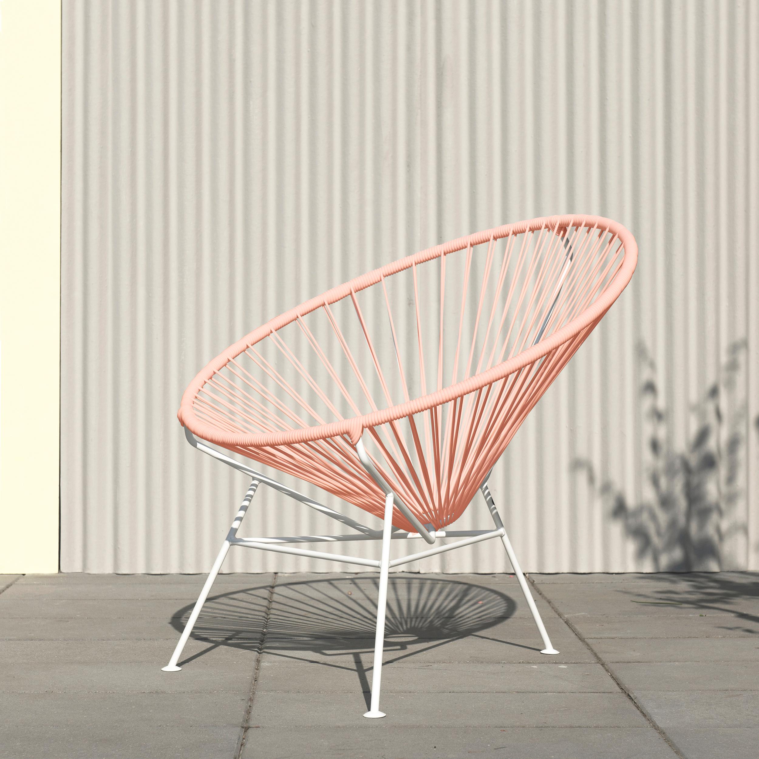 Sedia Condesa rosa polvere, struttura bianca, di OK Design
Dimensioni: P 80 x L 80 x H 78 cm.
Materiali: Metallo verniciato a polvere, Corde in PVC.

Disponibile con cornice nera o bianca.
Disponibile in altri colori. Contattateci.

La sedia Condesa