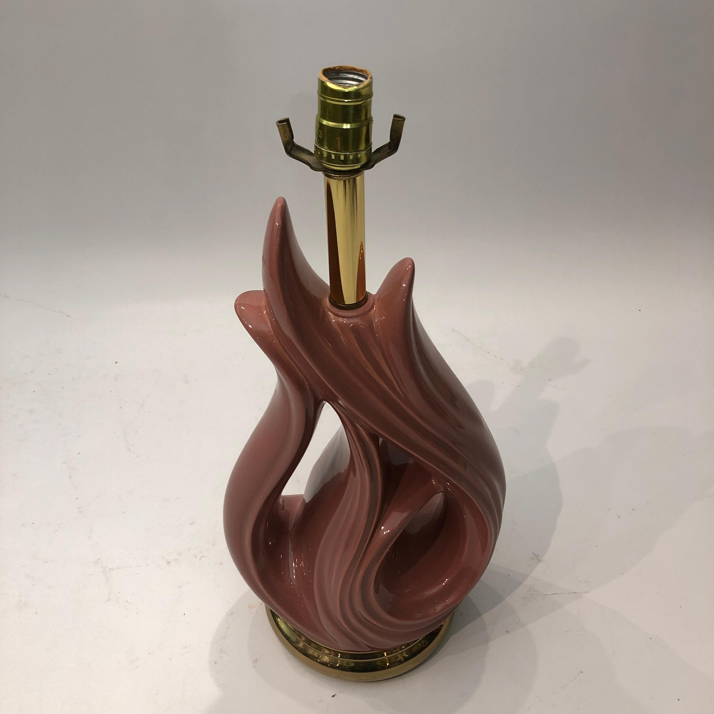 Lámpara de Sobremesa de Latón Cerámica Rosa Polvo 1970s Vintage Mid Century Modern Moderno de mediados de siglo en venta