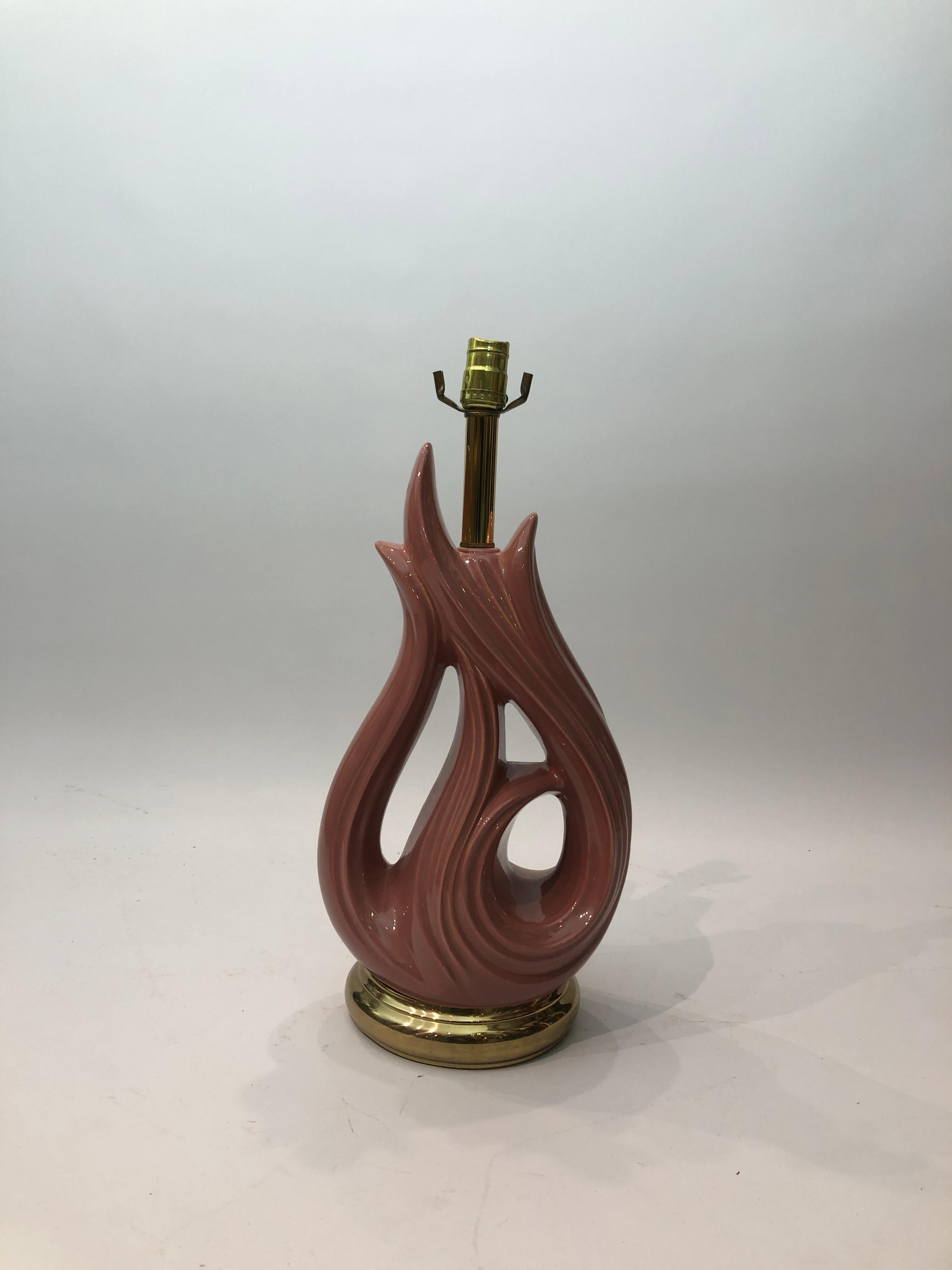 Lámpara de Sobremesa de Latón Cerámica Rosa Polvo 1970s Vintage Mid Century Modern finales del siglo XX en venta