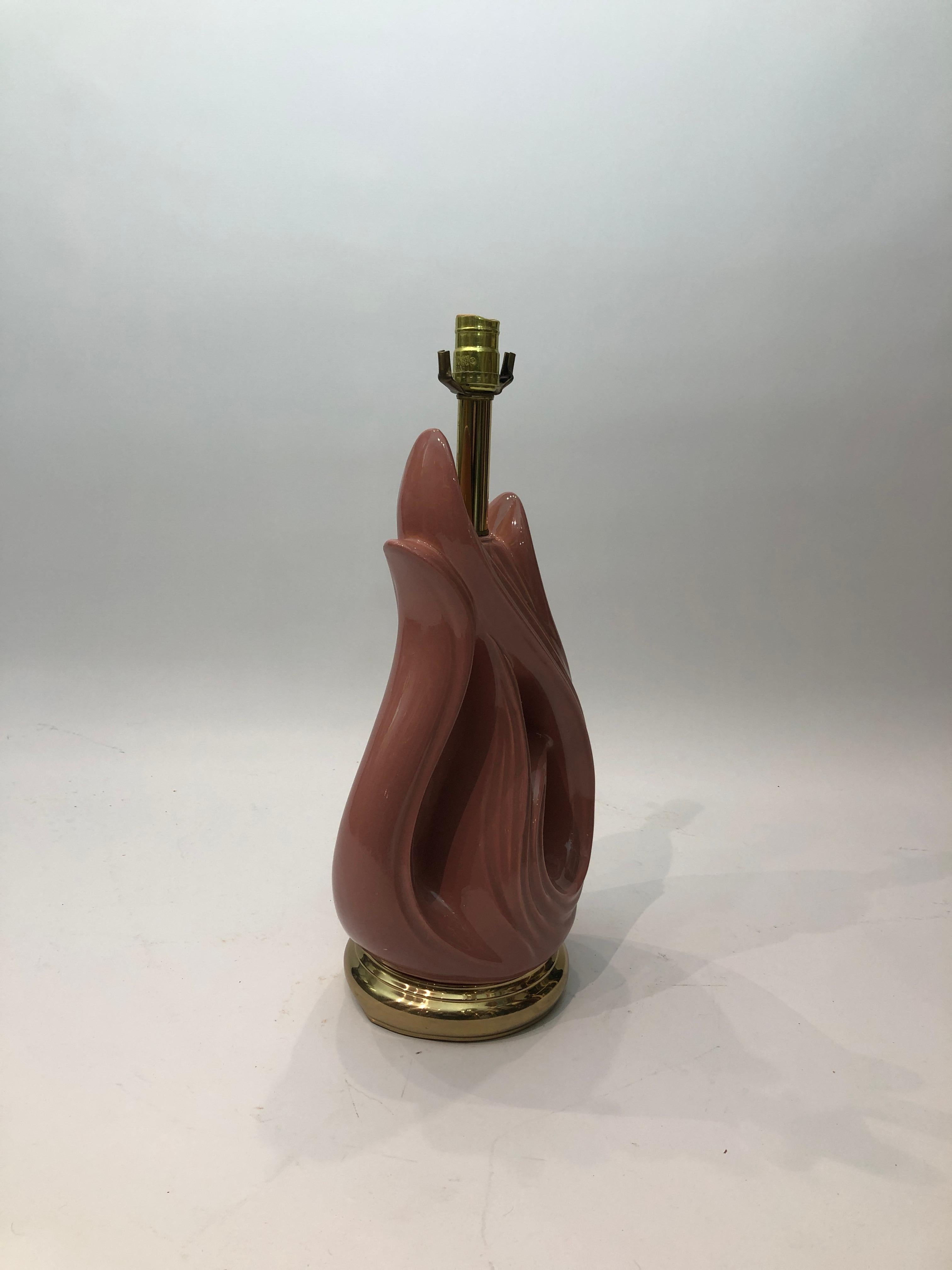 Lámpara de Sobremesa de Latón Cerámica Rosa Polvo 1970s Vintage Mid Century Modern Metal en venta