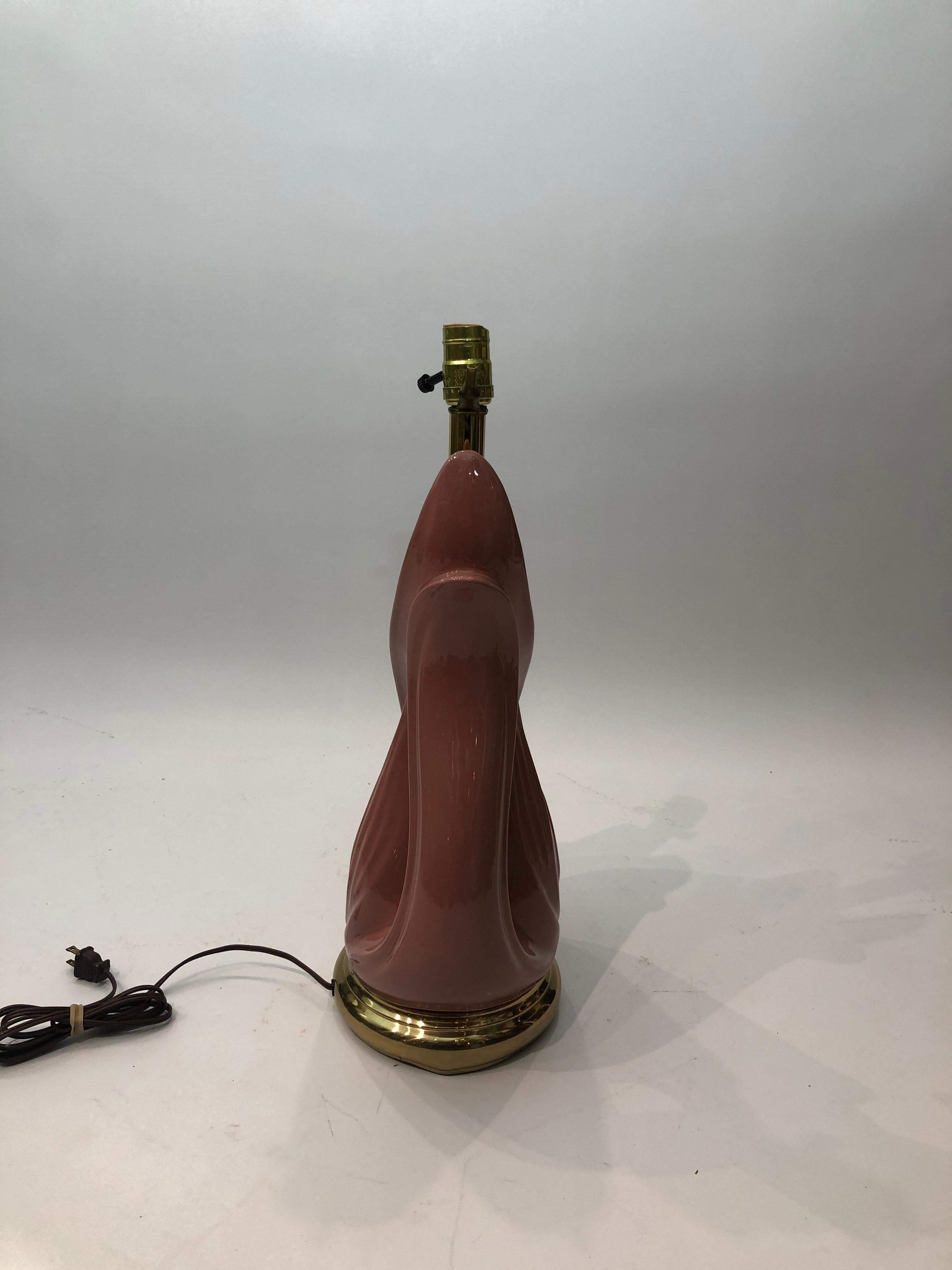 Lámpara de Sobremesa de Latón Cerámica Rosa Polvo 1970s Vintage Mid Century Modern en venta 1
