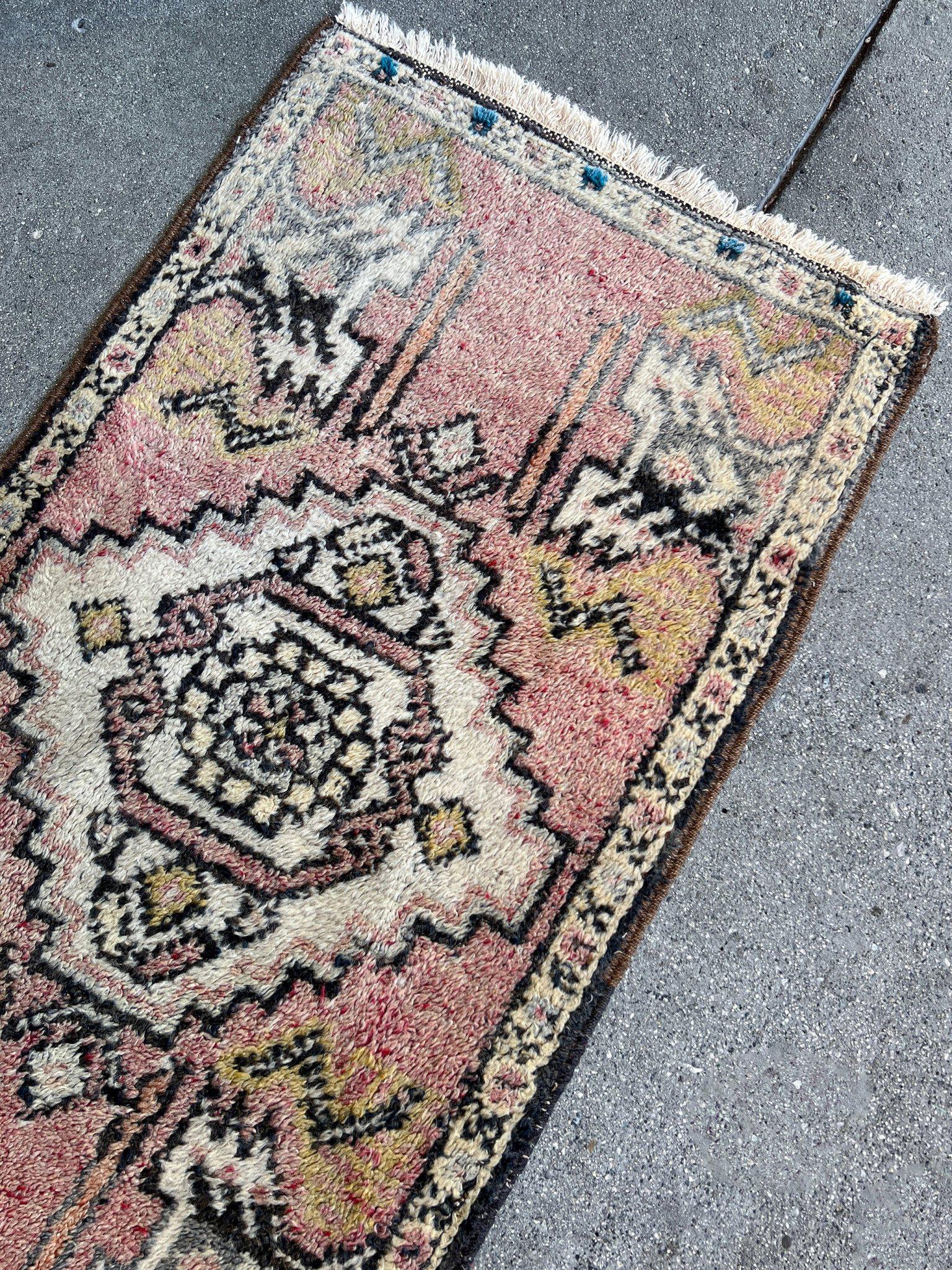 Mini Alfombra Yastik de Anatolia Rosa Polvo - Alfombra de baño / felpudo turco vintage Rústico en venta