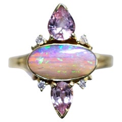 Trinity-Ring aus Altrosa und lavendelfarbenem Opal mit weichen rosa Saphiren und Diamanten