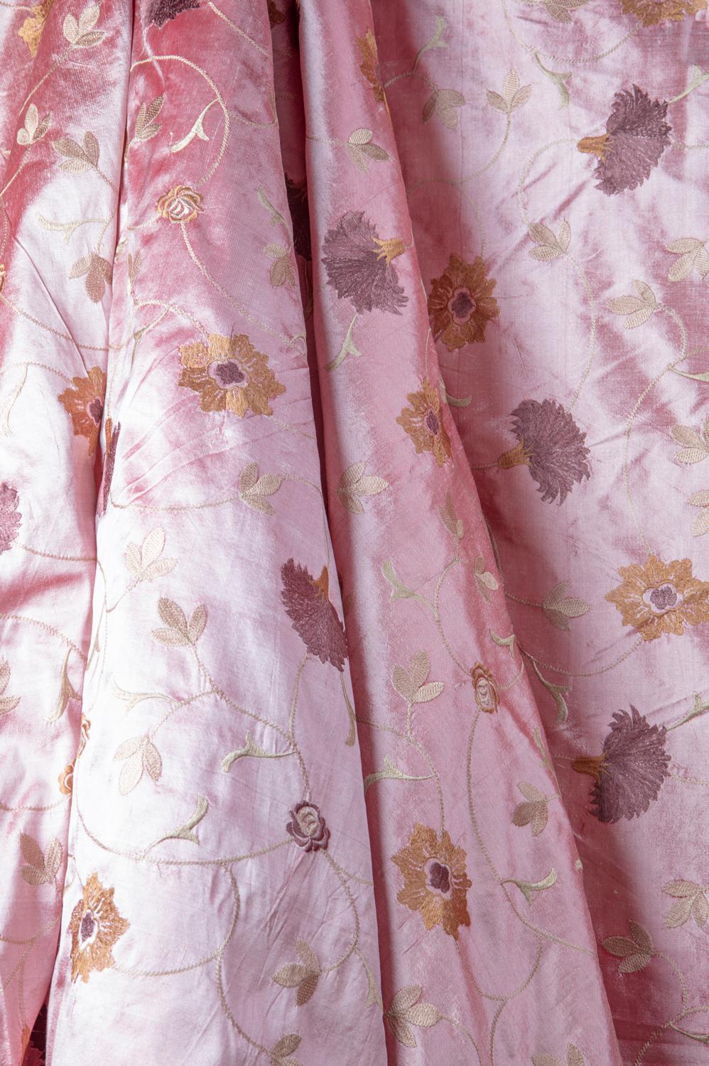Tissu de designer House Dupioni en soie rose poussiéreux, finement tissé à la main en vente 3