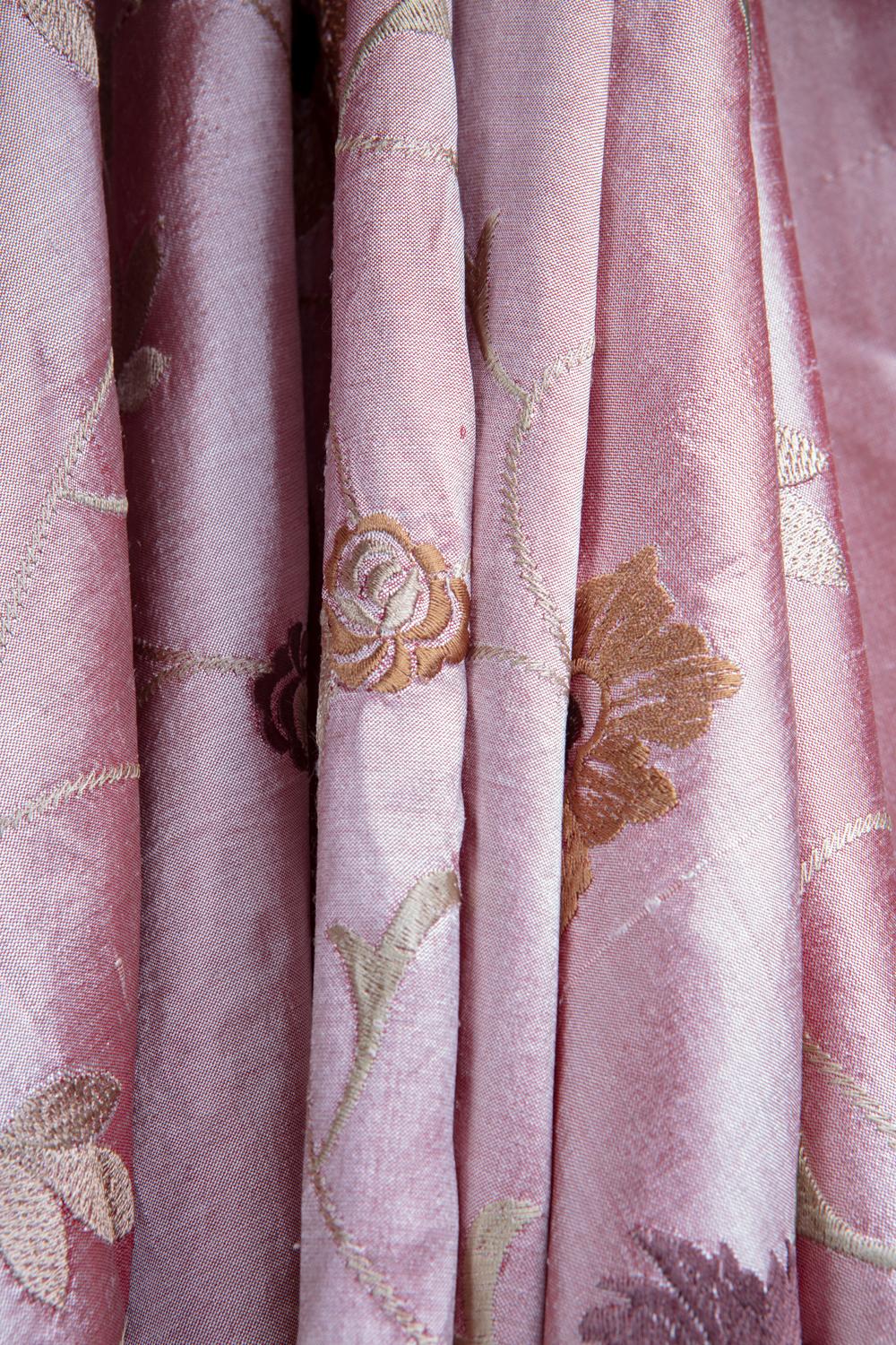 Fin du 20e siècle Soie Dupioni rose poussiéreuse, finement tissée à la main, tissu Designer House en vente