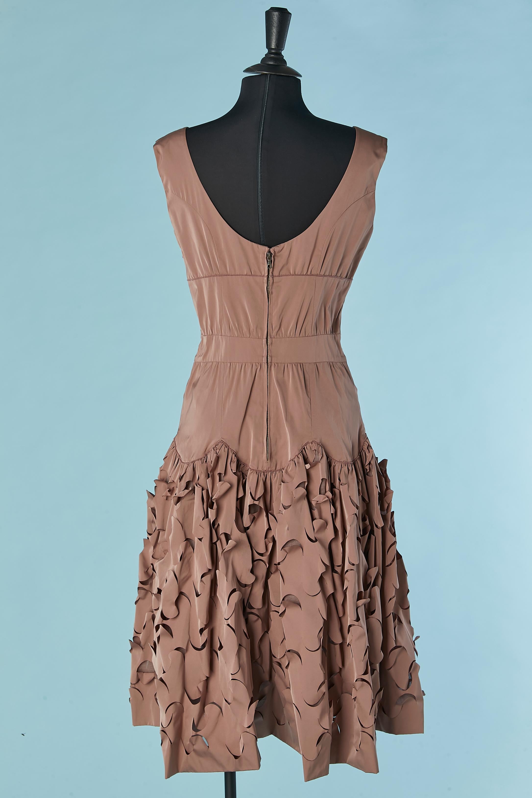 Dusty rose sleeveless cocktail dress with laser cut Nina RICCI New with tag For Sale 2