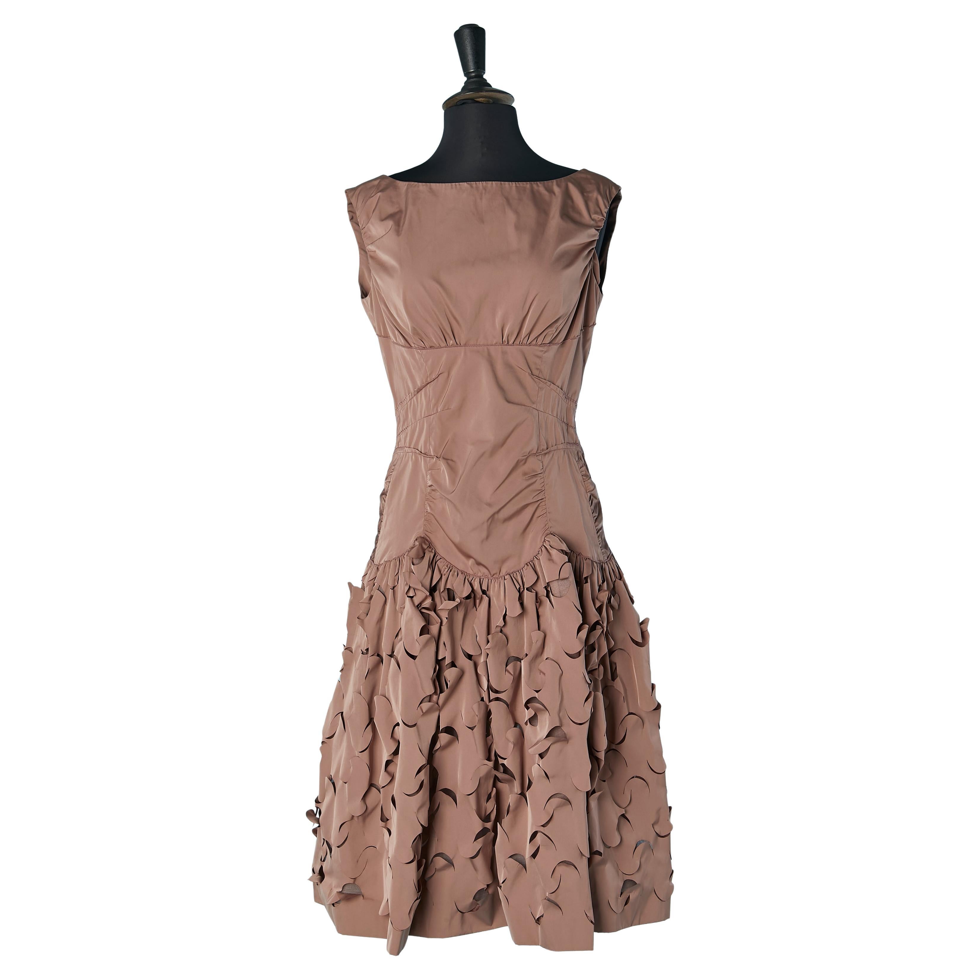 Dusty rose sleeveless cocktail dress with laser cut Nina RICCI New with tag For Sale