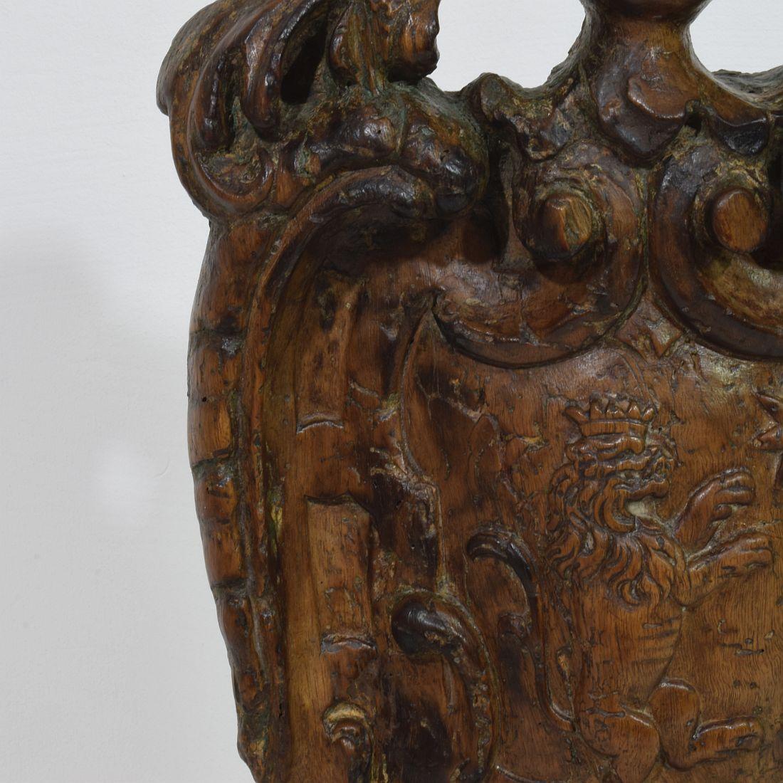 Niederländischer Barockmantel aus geschnitztem Holz aus dem 17./18. Jahrhundert im Angebot 8