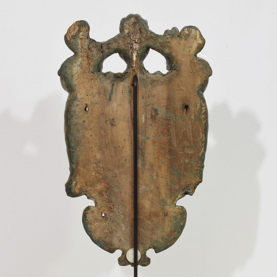 Niederländischer Barockmantel aus geschnitztem Holz aus dem 17./18. Jahrhundert im Angebot 13