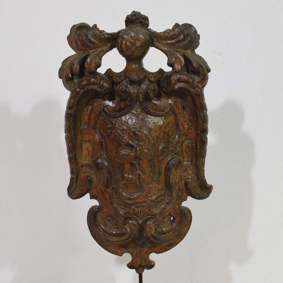 Niederländischer Barockmantel aus geschnitztem Holz aus dem 17./18. Jahrhundert im Angebot 2