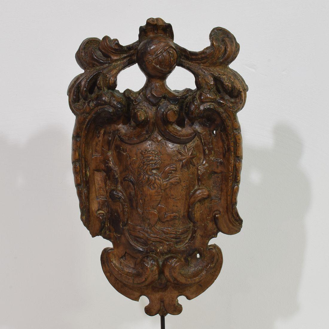 Dutch 17/18th Century Baroque Carved Wooden Coat of Arms For Sale 1