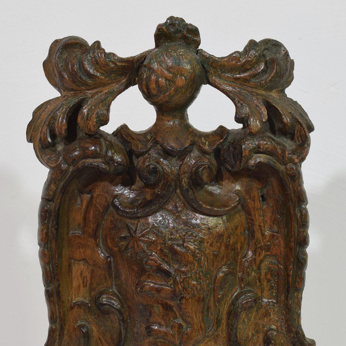 Niederländischer Barockmantel aus geschnitztem Holz aus dem 17./18. Jahrhundert im Angebot 3
